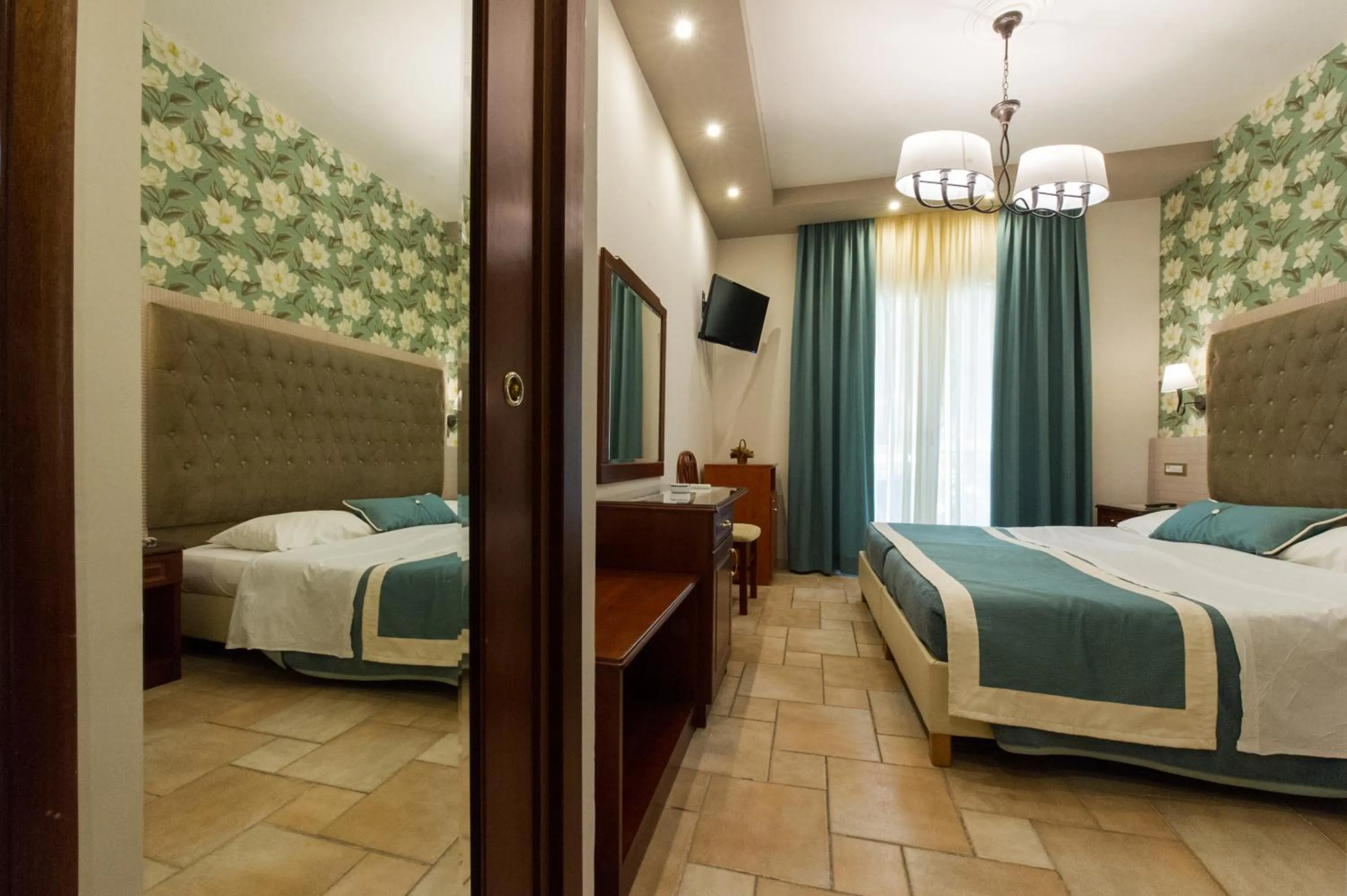 Photo of the whole room, Bed in Olympic Hotel