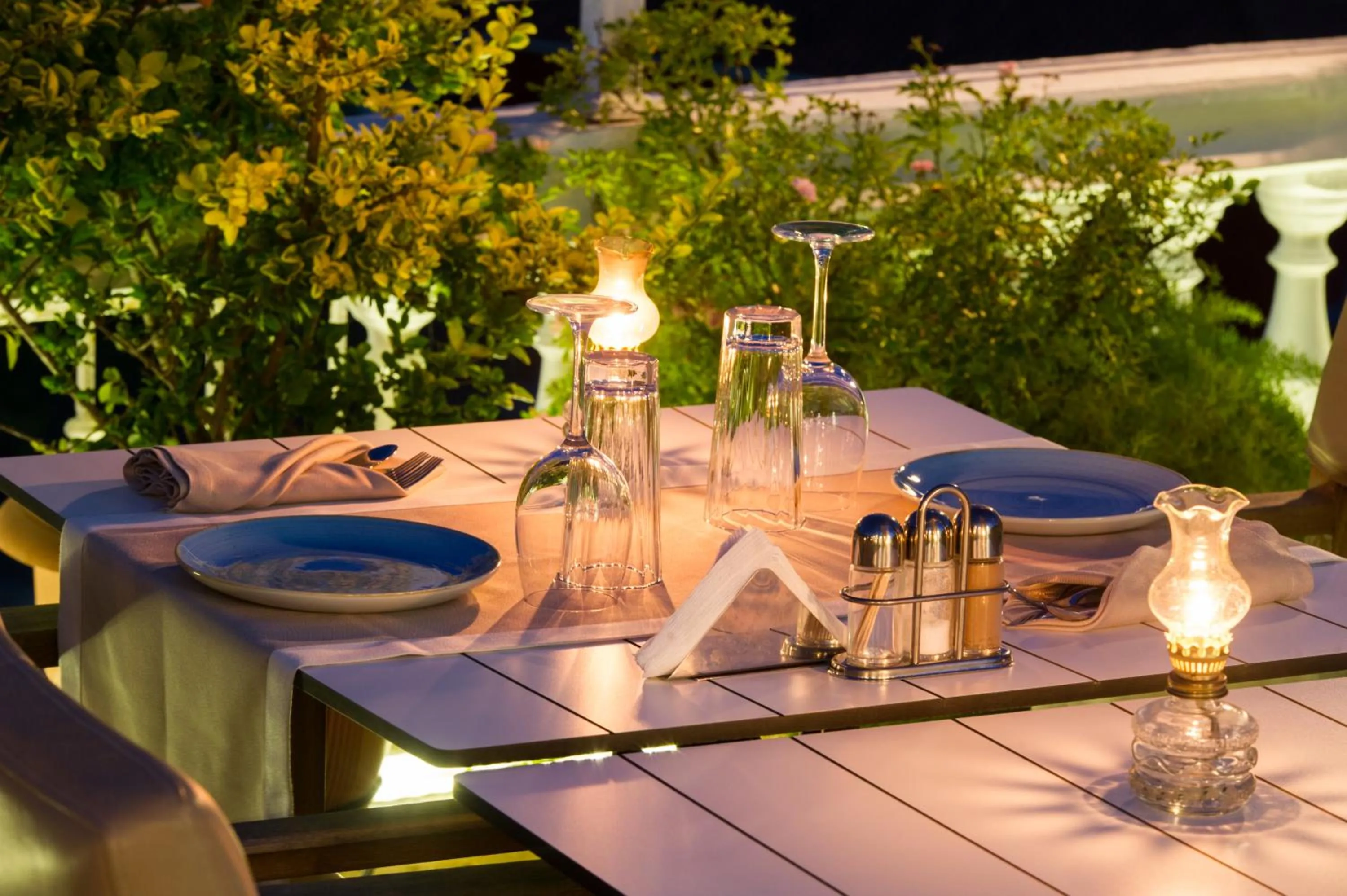 Restaurant/places to eat in Olympic Hotel