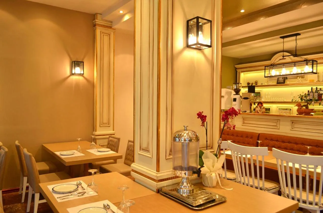 Restaurant/places to eat in Olympic Hotel