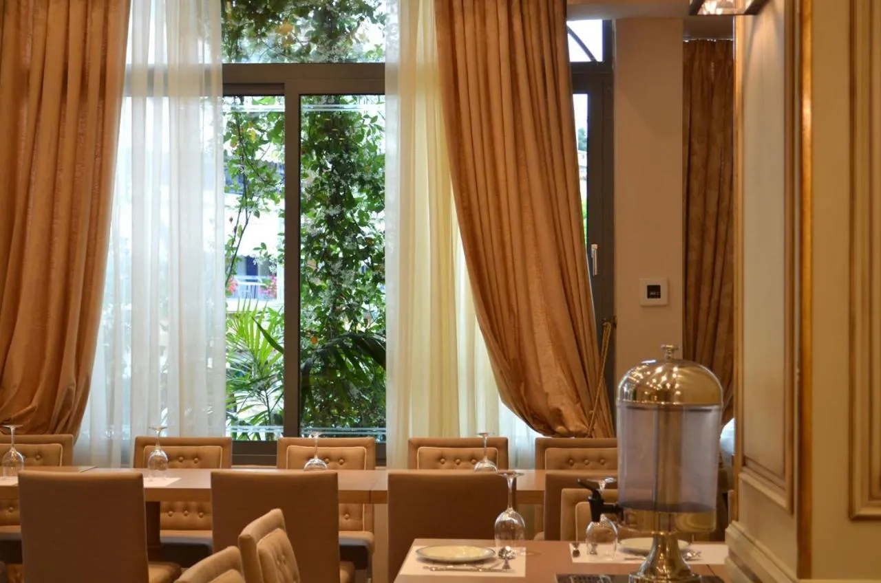 Restaurant/places to eat in Olympic Hotel