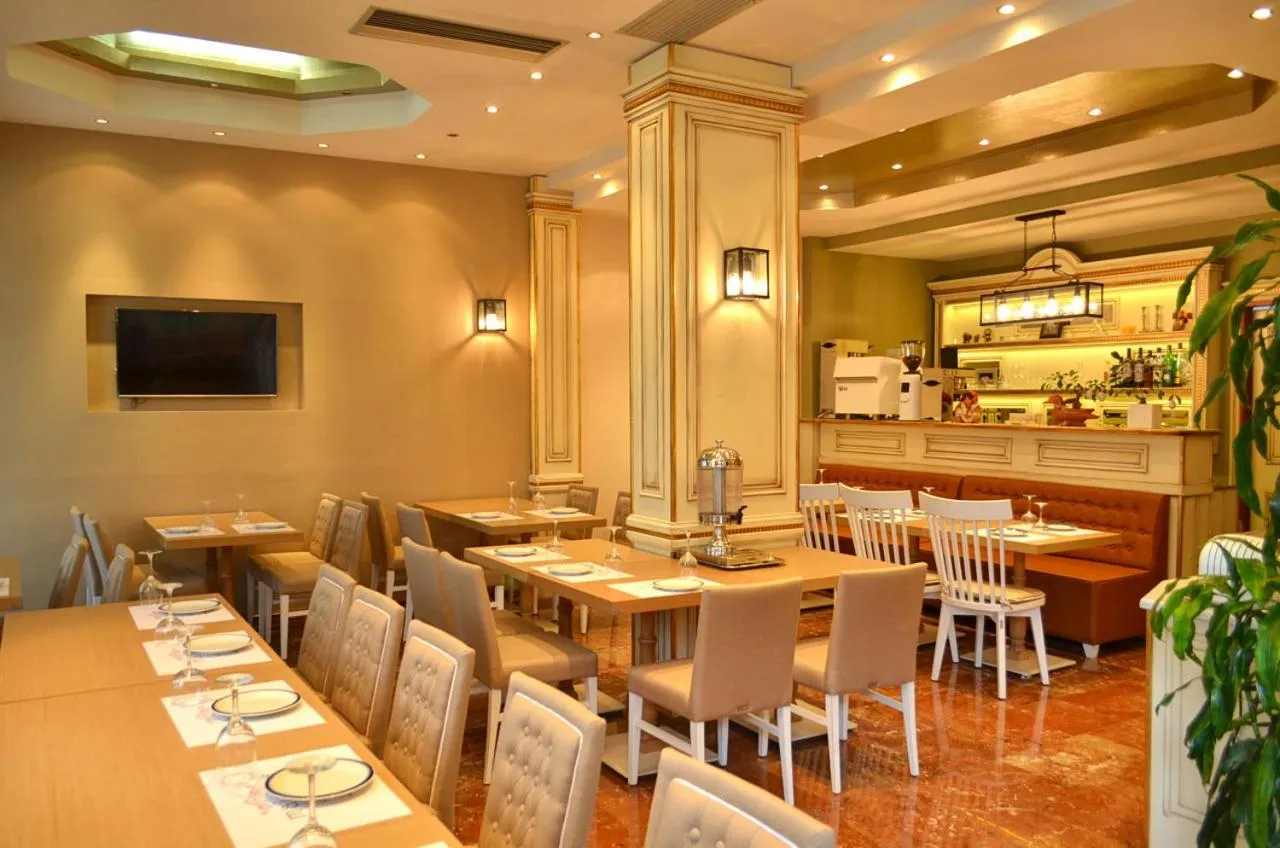 Restaurant/places to eat in Olympic Hotel