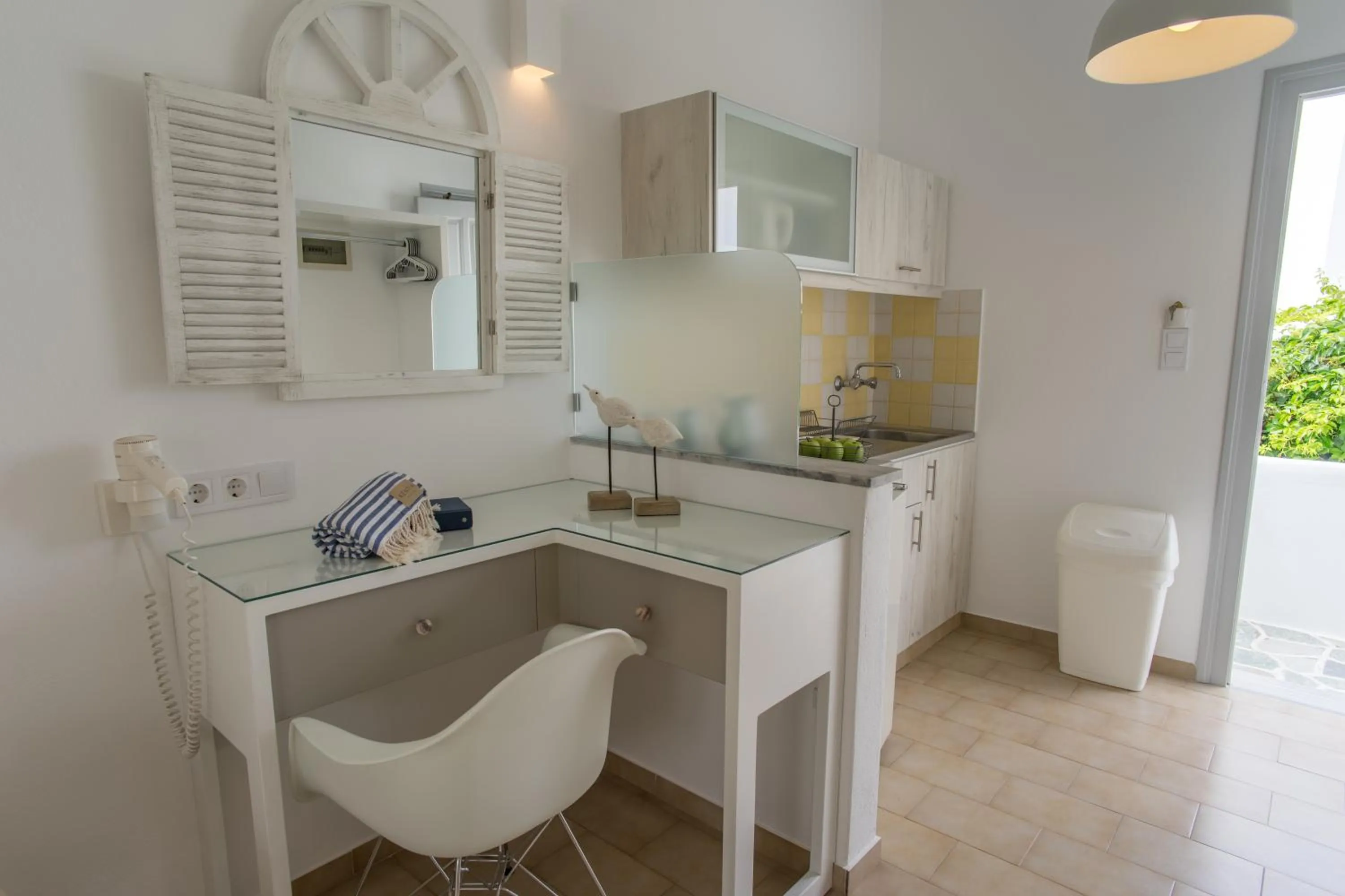 Photo of the whole room in Cyclades Studios