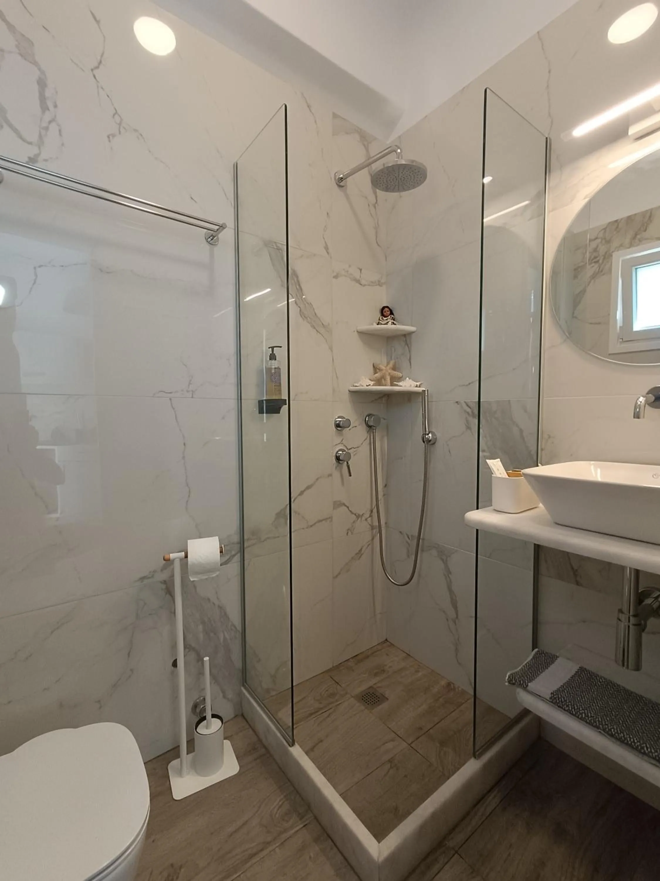 Shower in Cyclades Studios