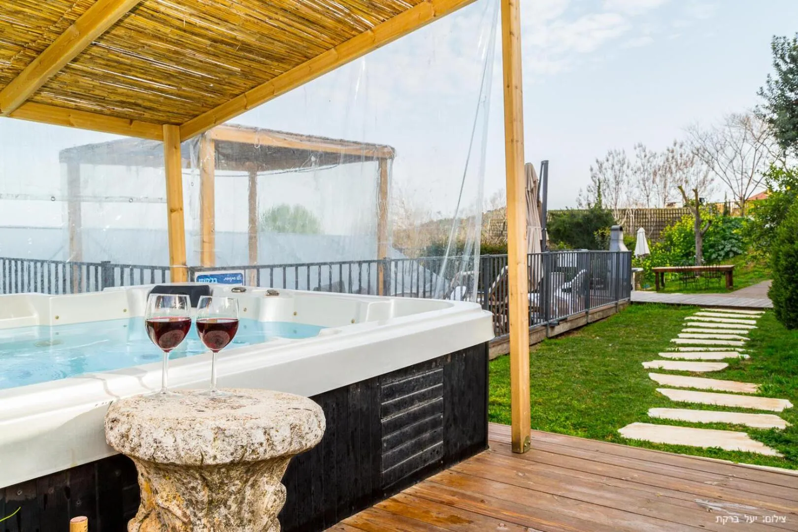 Hot Tub in Vibe Naftali Estate