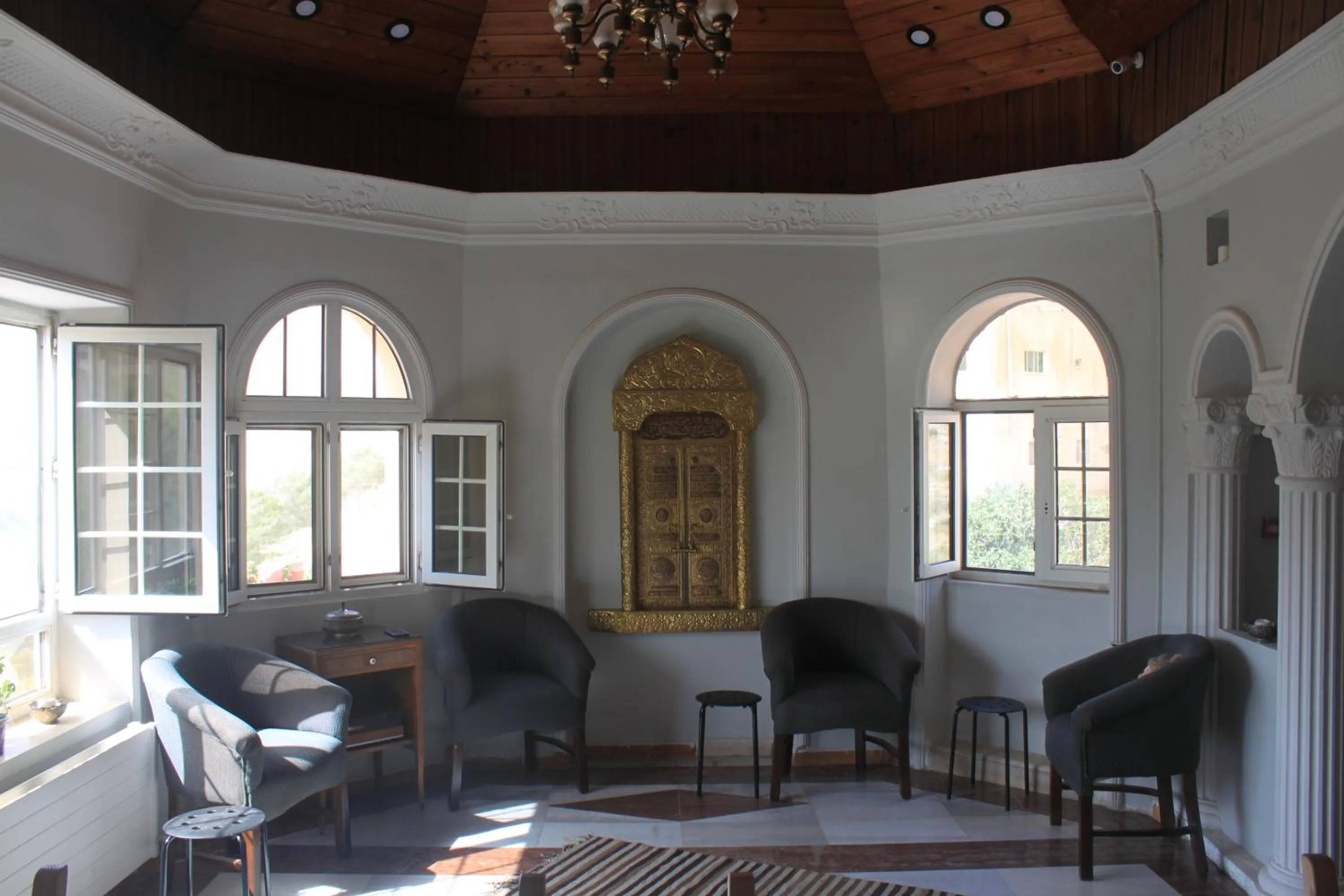 Living room in Cairwan Hotel