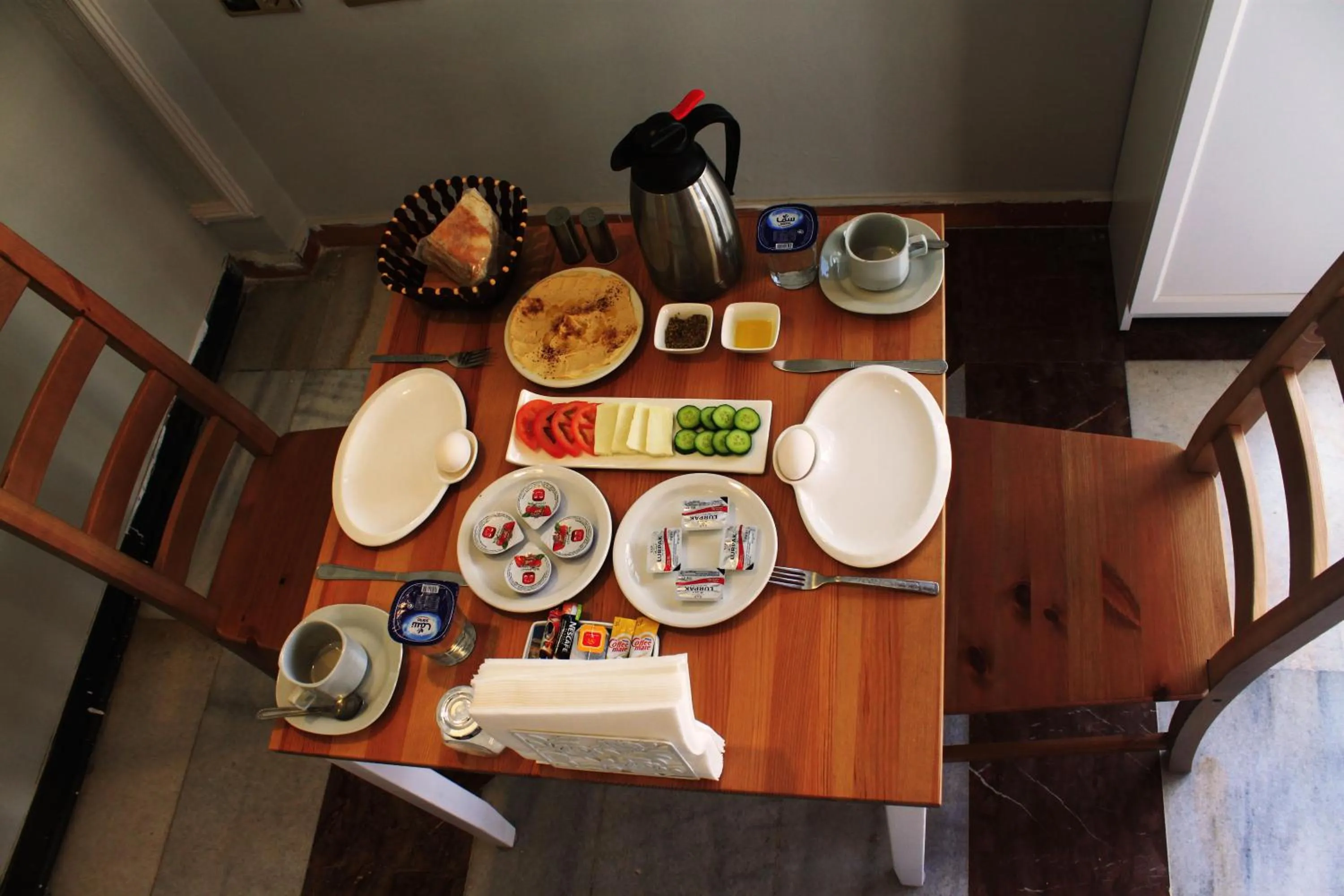 Restaurant/places to eat in Cairwan Hotel