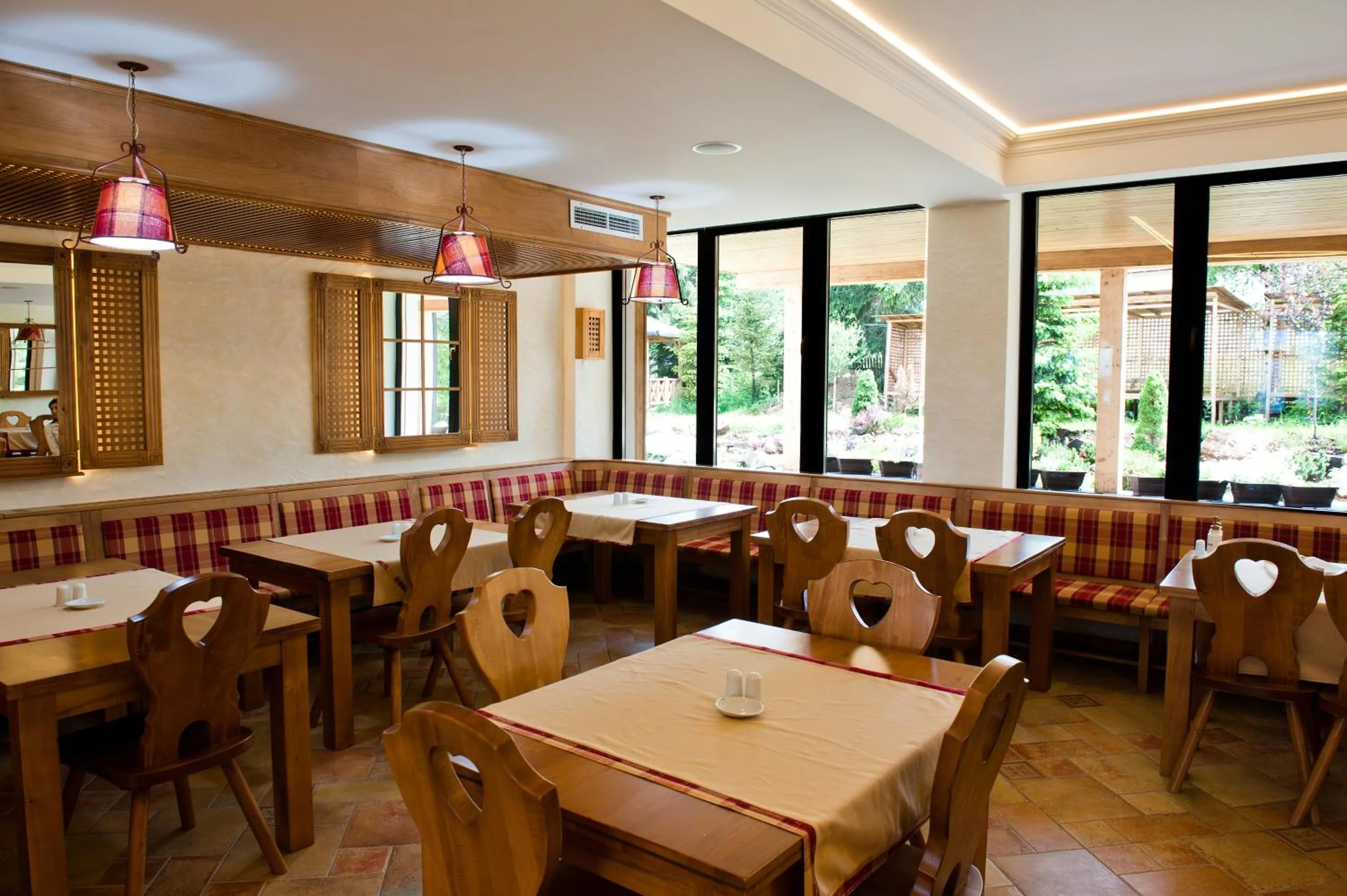 Restaurant/places to eat in Domeniul Dornei