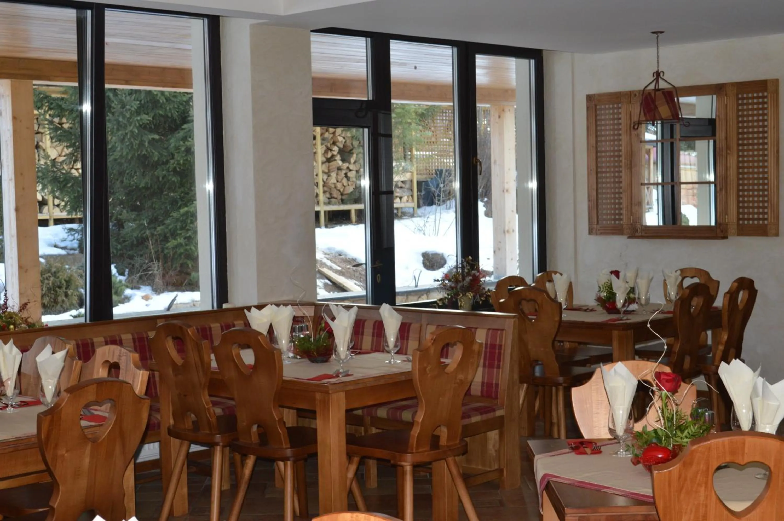 Restaurant/places to eat in Domeniul Dornei