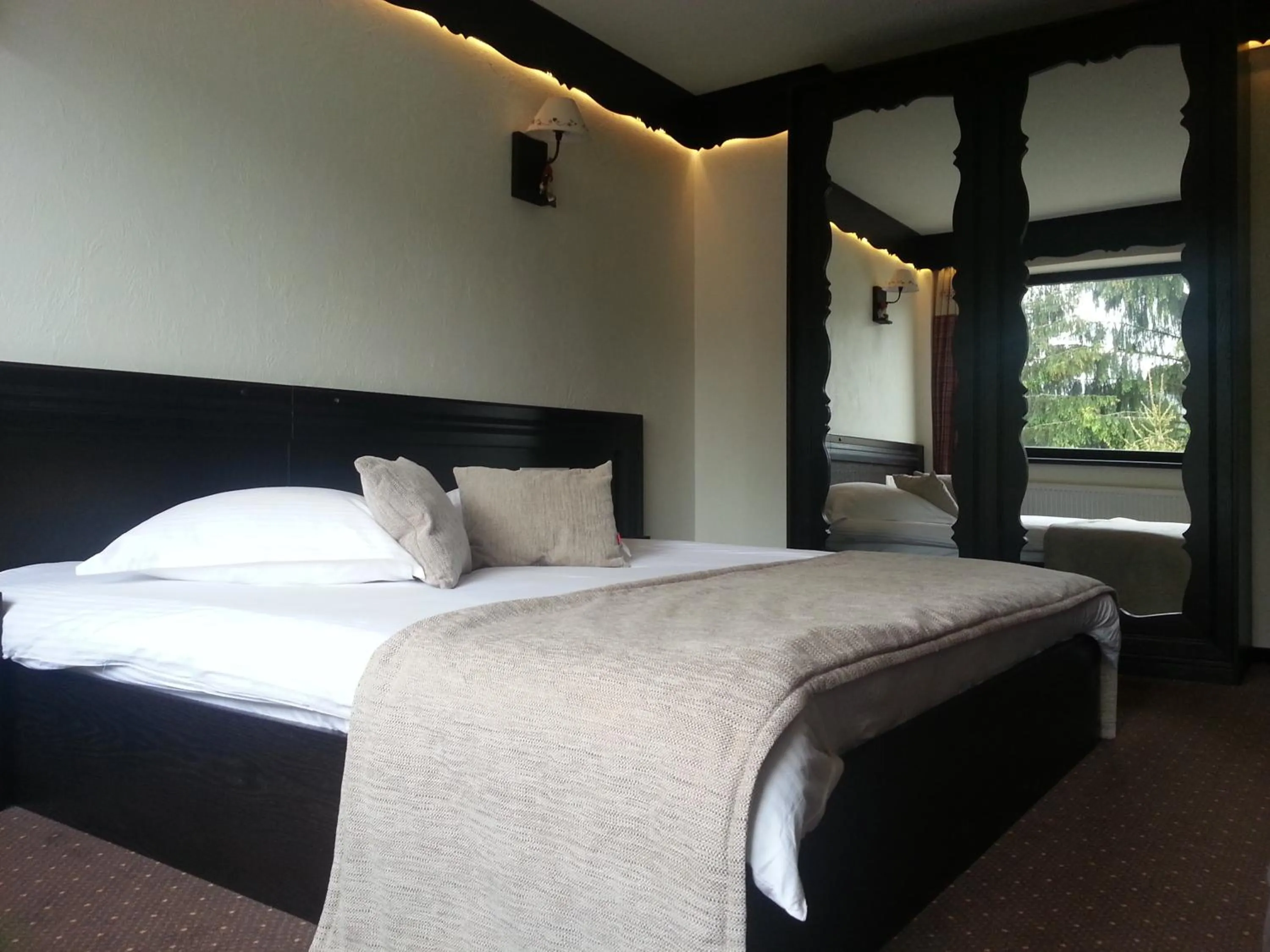 Bedroom, Bed in Domeniul Dornei