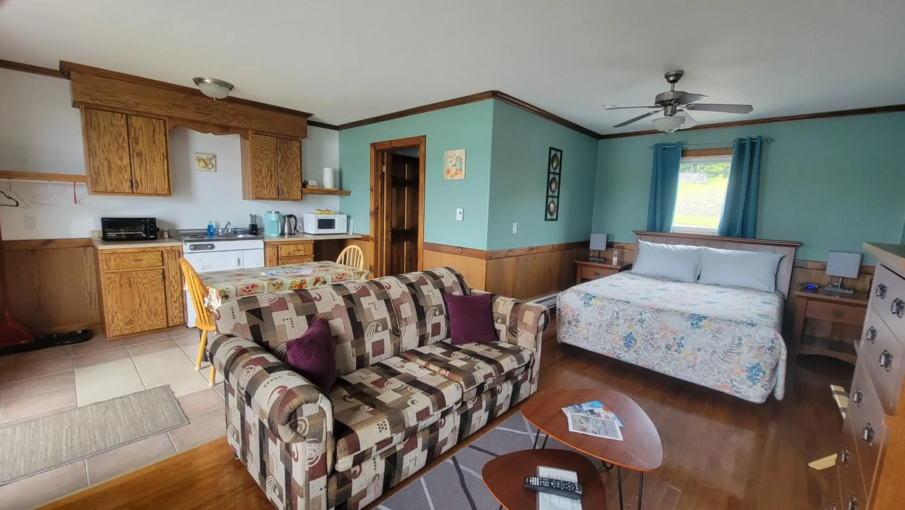 Kitchen or kitchenette, Bed in Codroy Valley Cottage Country
