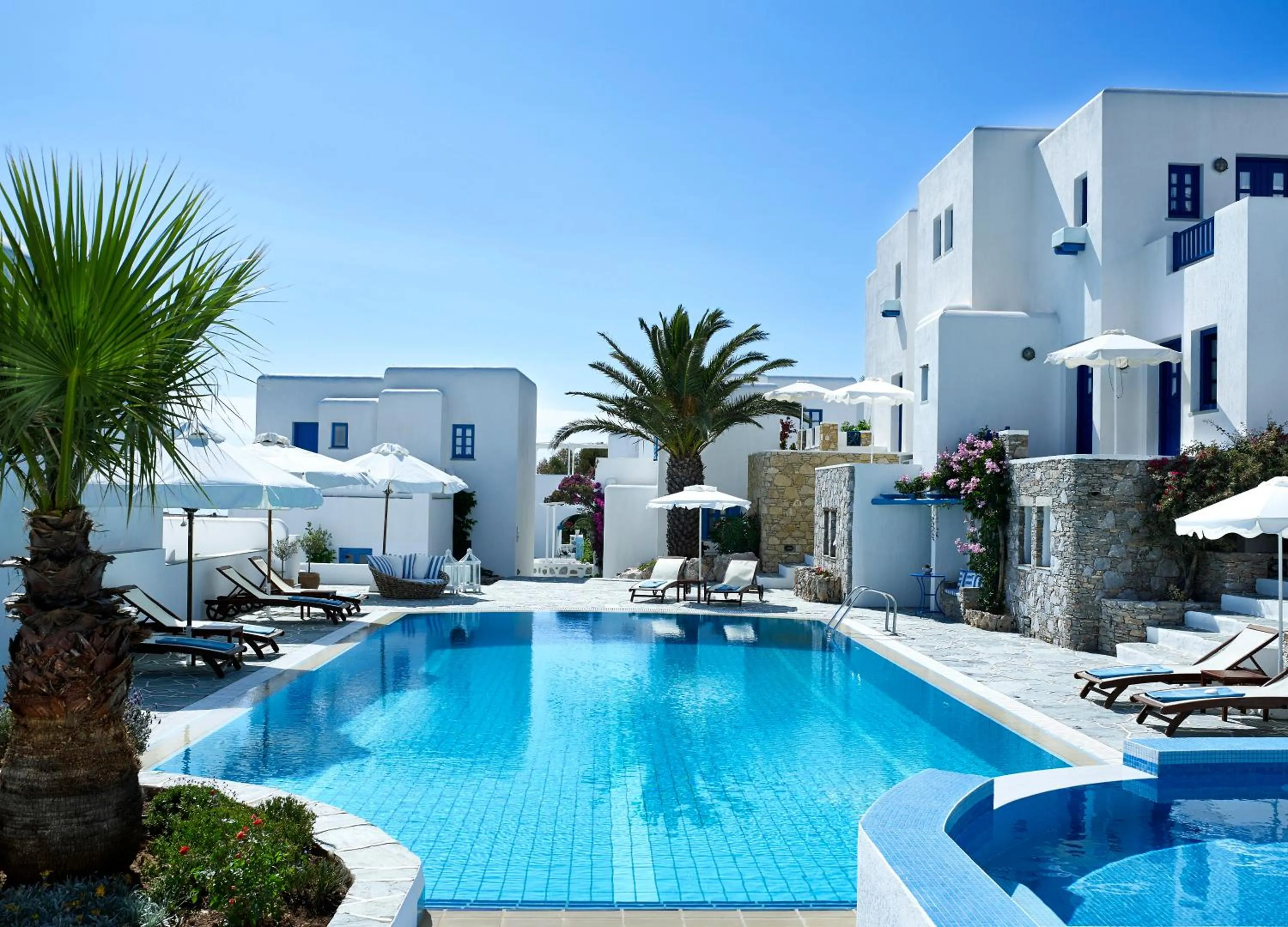 Swimming pool in Folegandros Apartments
