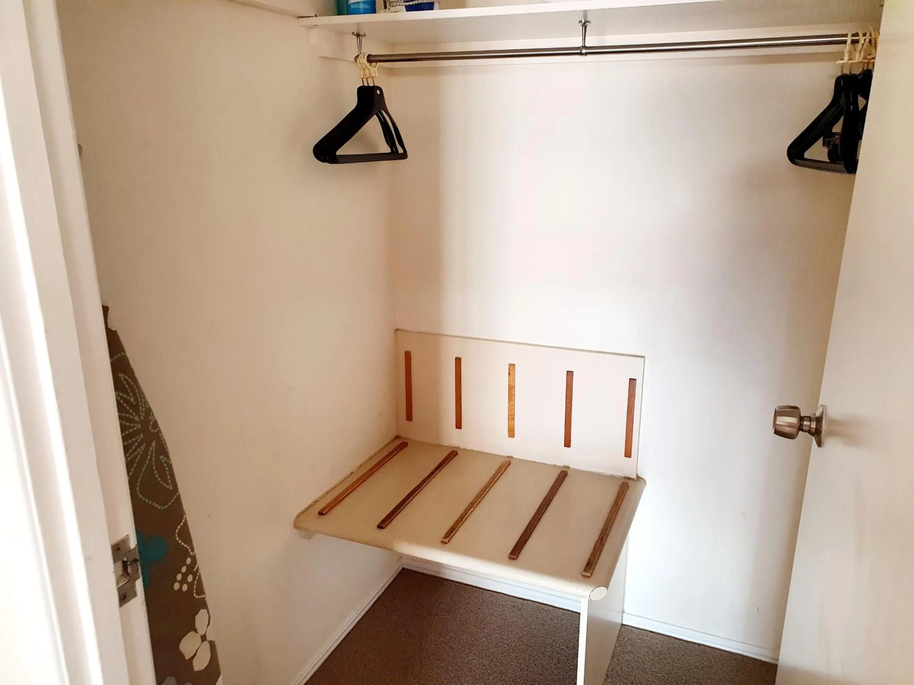 wardrobe in Rockhampton Palms Motor Inn