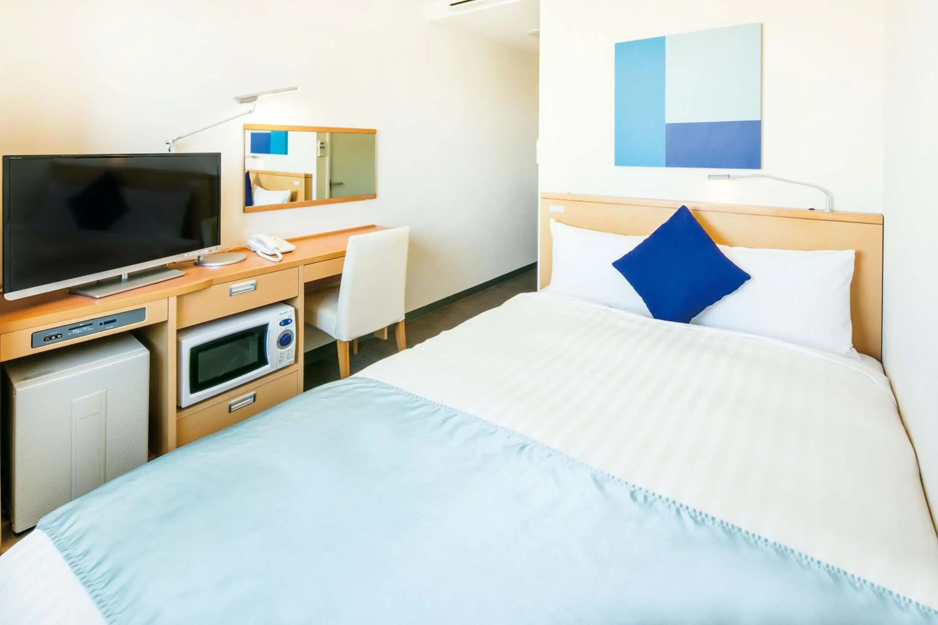 Double Room with Small Double Bed - Non-Smoking in Hotel Lumiere Nishikasai Double Room with Small Double Bed - Non-Smoking in Hotel Lumiere Nishikasai