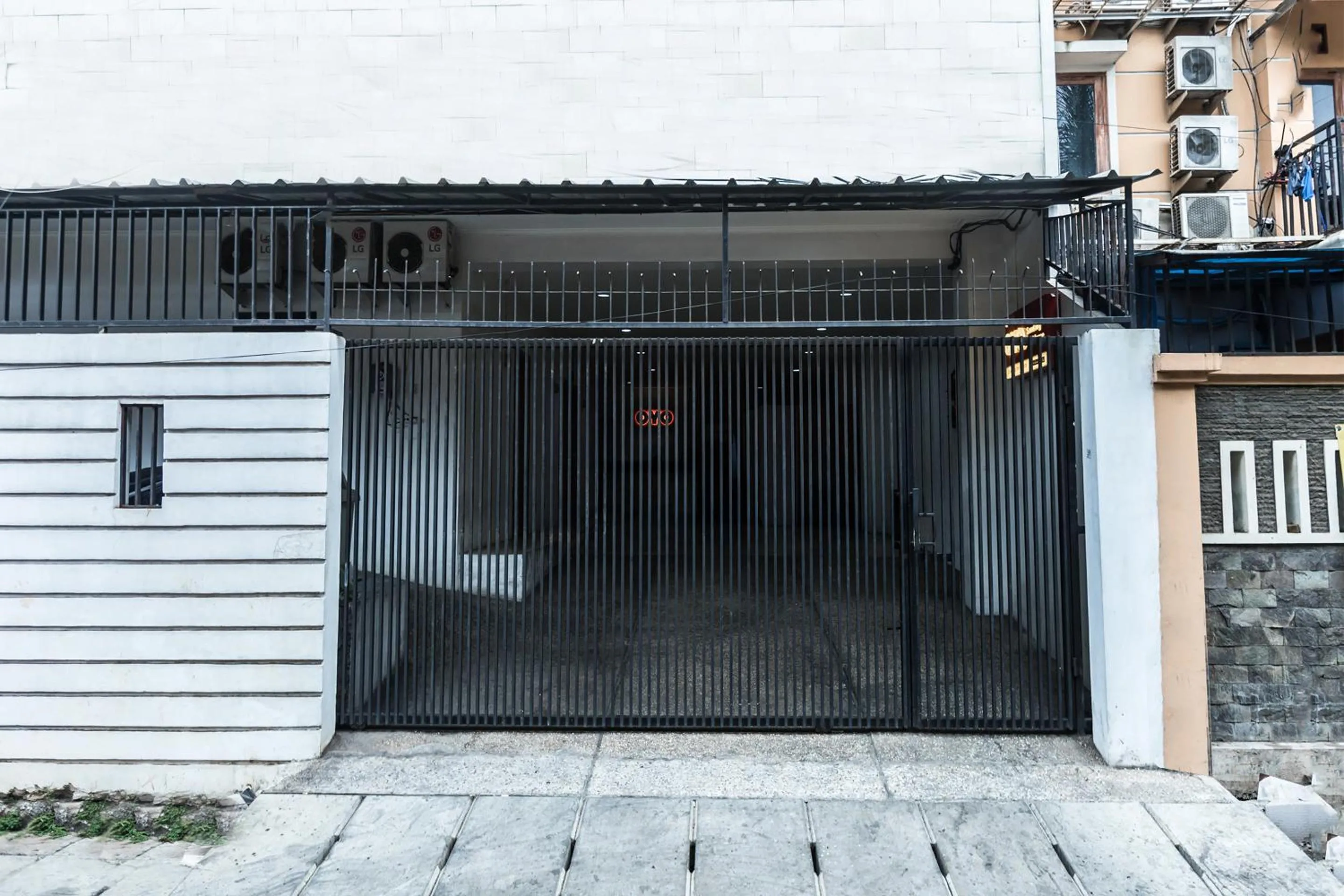 Facade/entrance in KoolKost near Universitas BINUS Anggrek