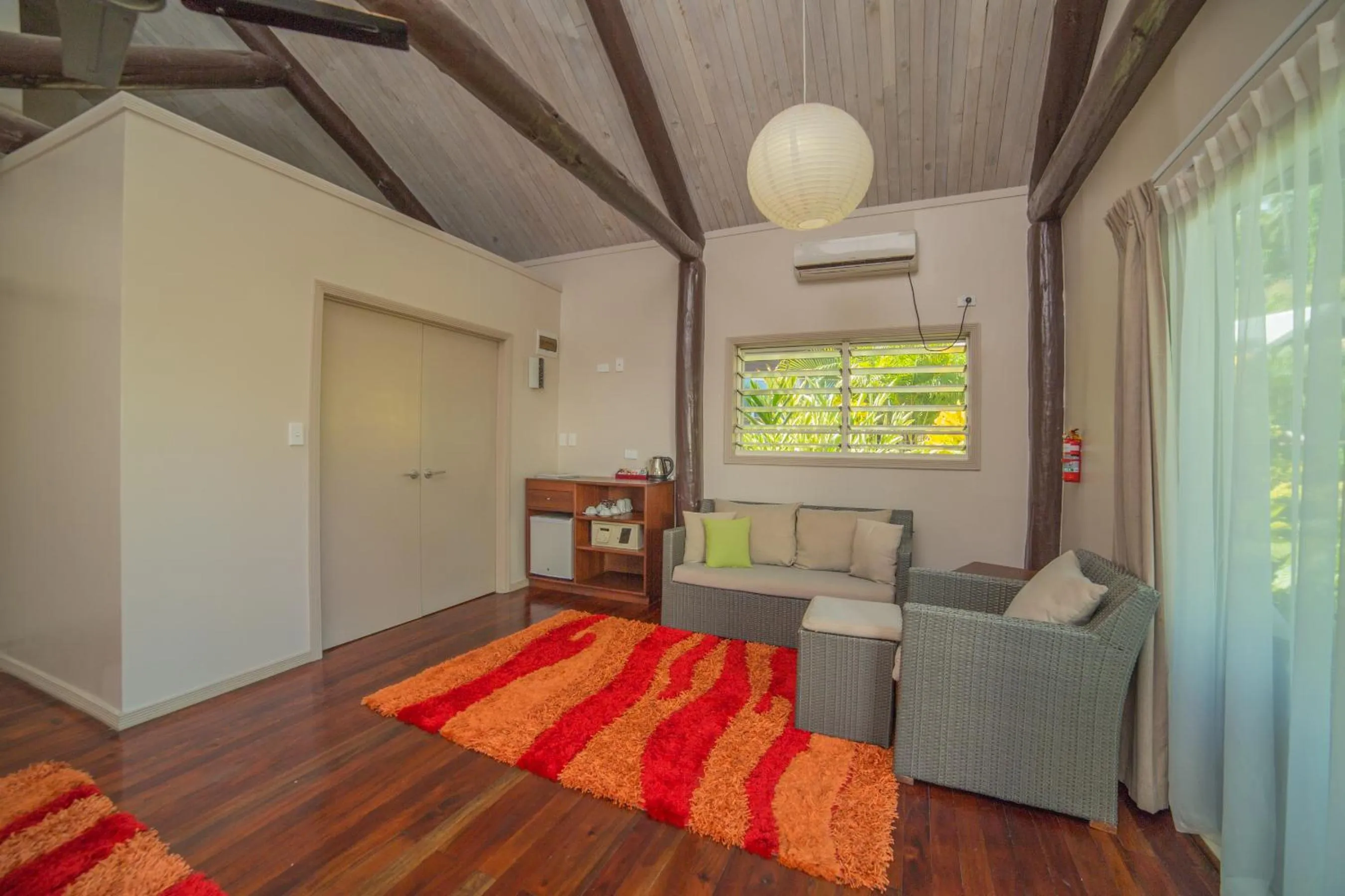 Coffee/tea facilities in Saletoga Sands Resort & Spa