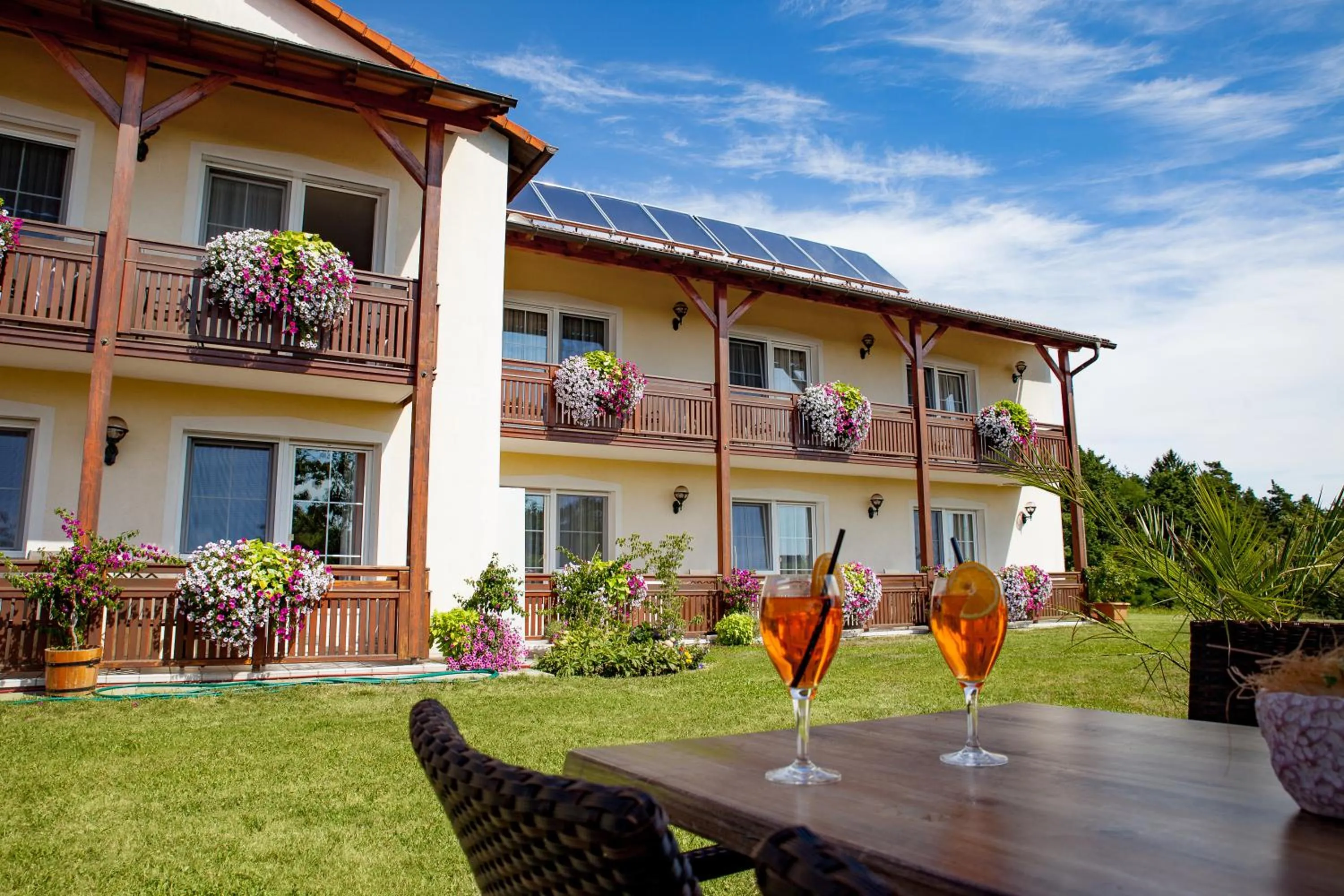 Facade/entrance in Hotel-Restaurant Teuschler-Mogg Bad Waltersdorf inklusiv Genusscard