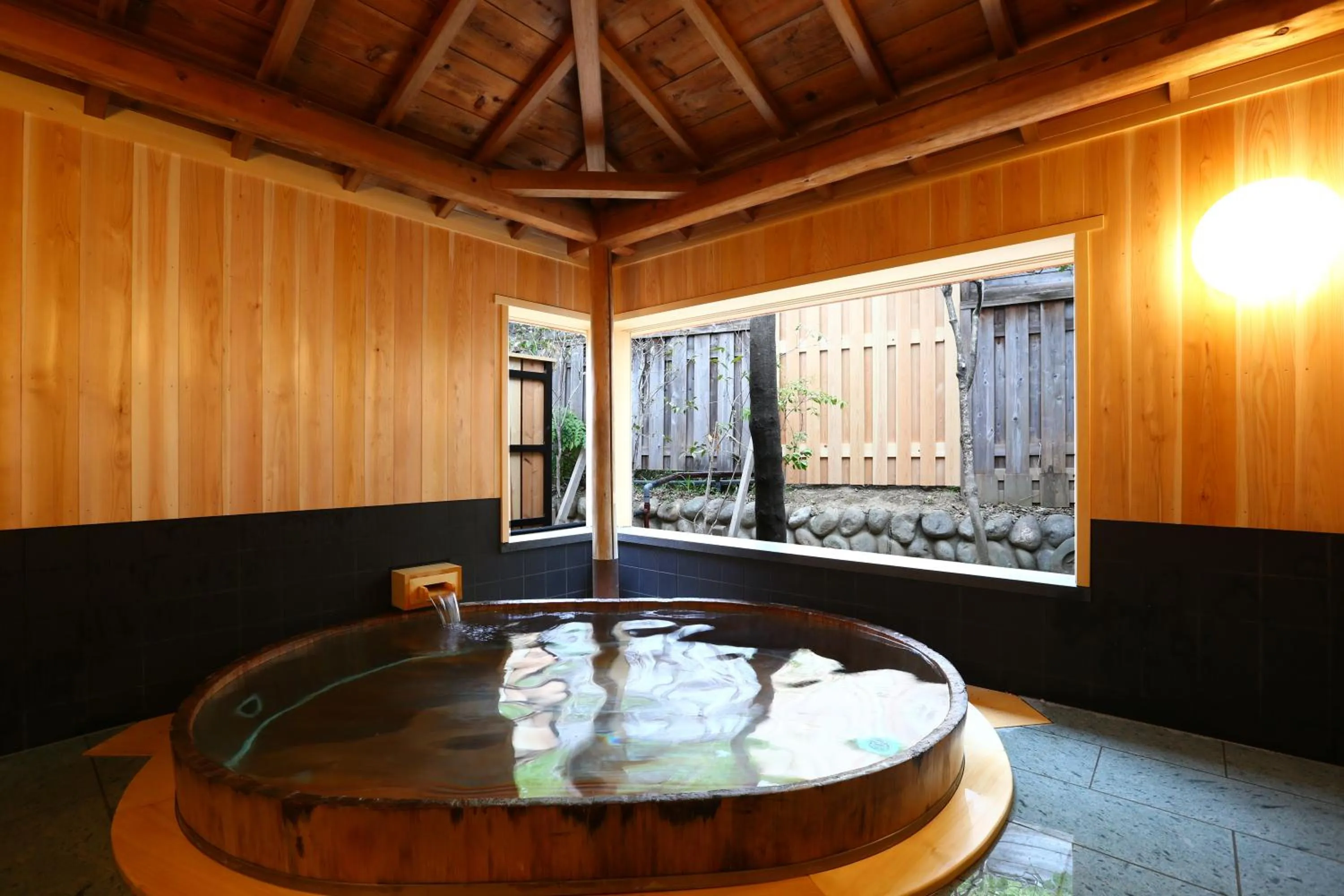 Hot Spring Bath in Izumiya Zenbe