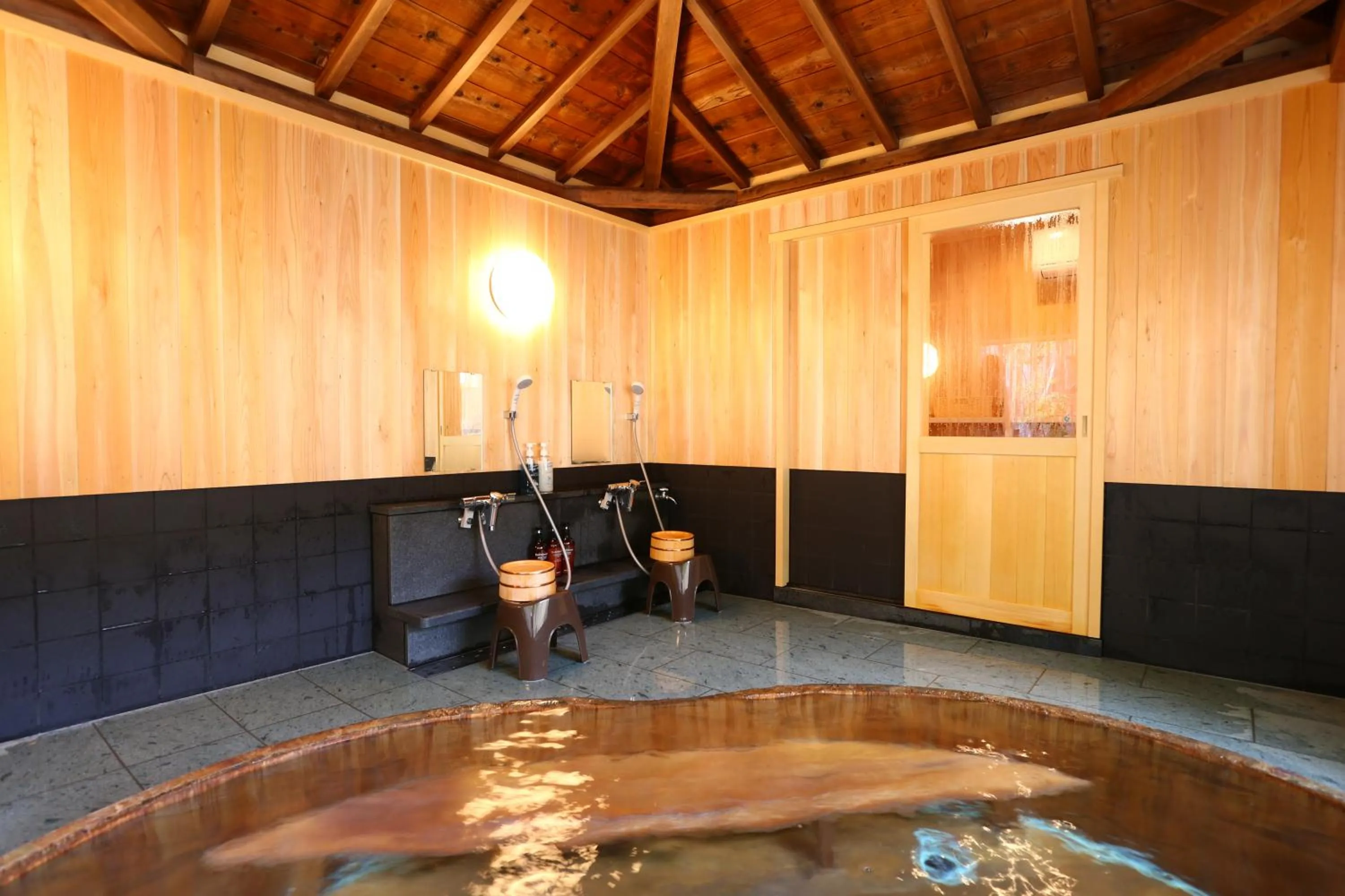 Hot Spring Bath in Izumiya Zenbe