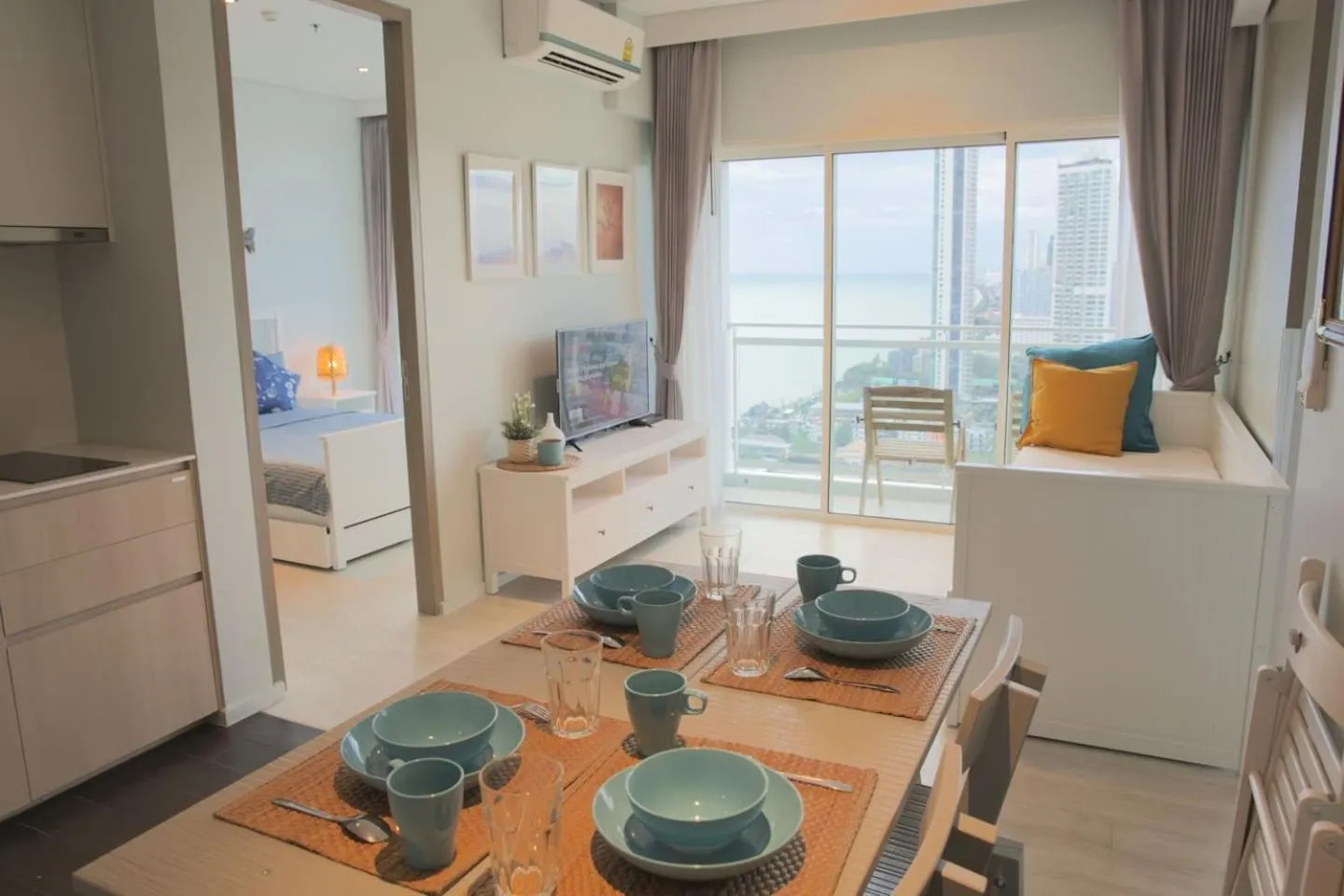 Stunning sunset on 30th floor beach front@Veranda