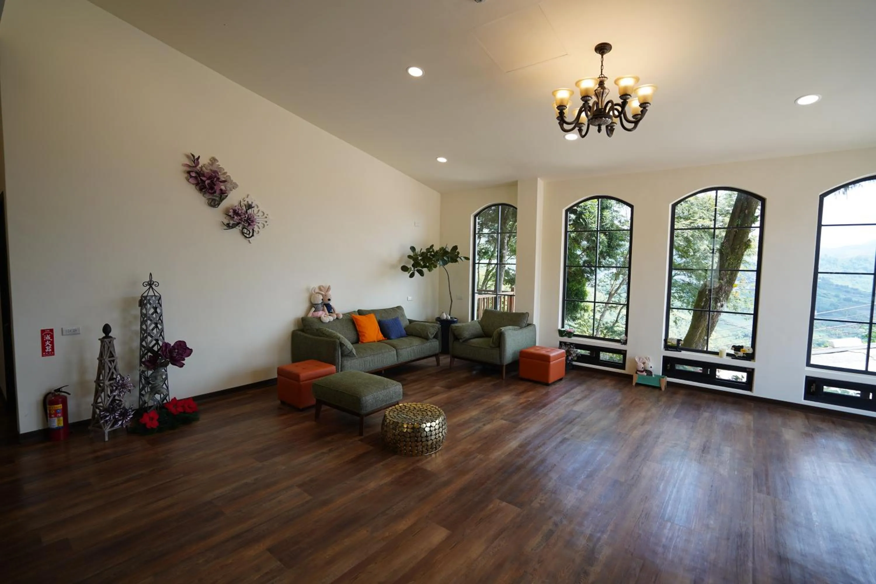 Communal lounge/ TV room in SunSweet House