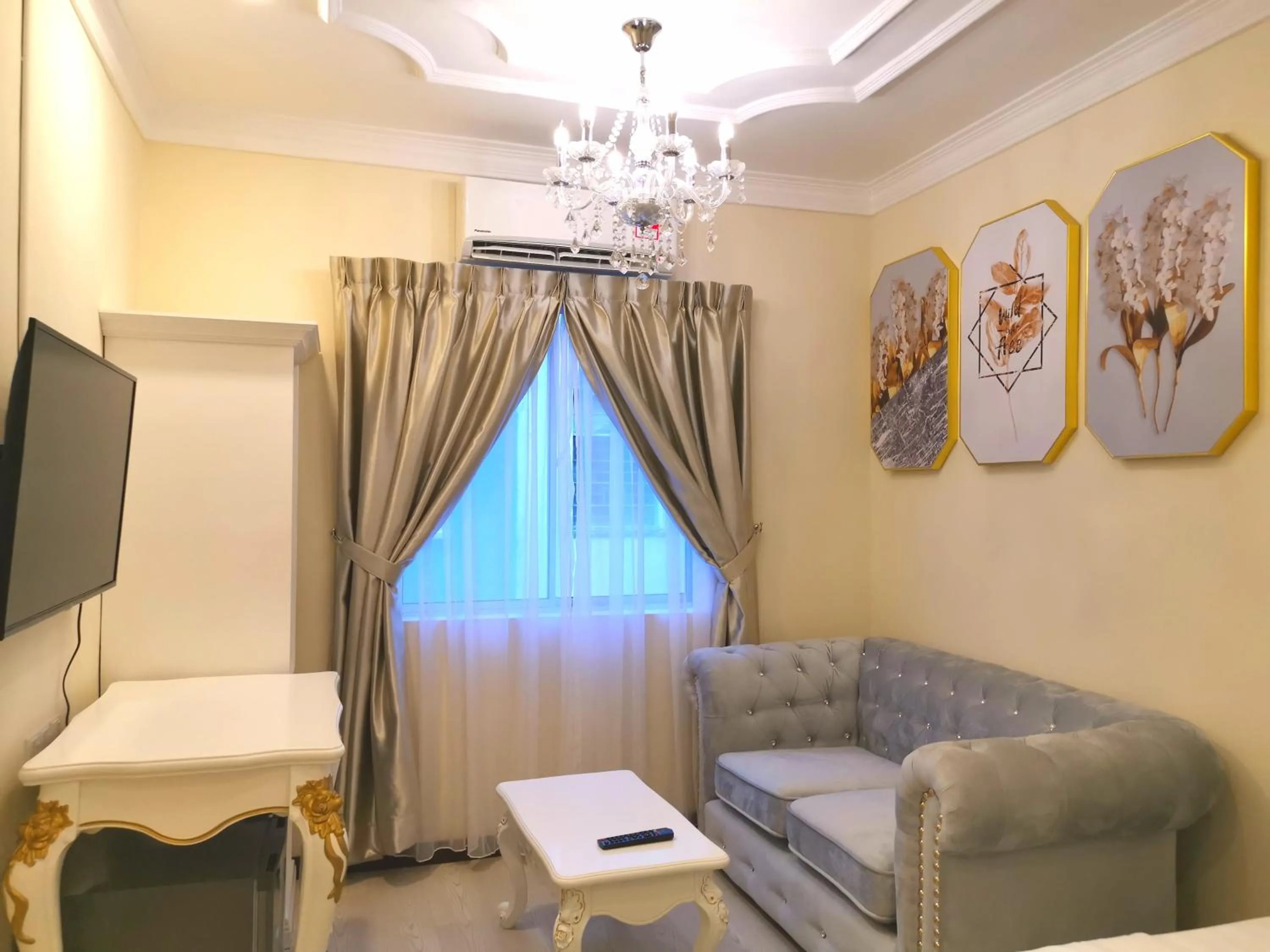 Communal lounge/ TV room in HotSpot @ City Centre by SSVC