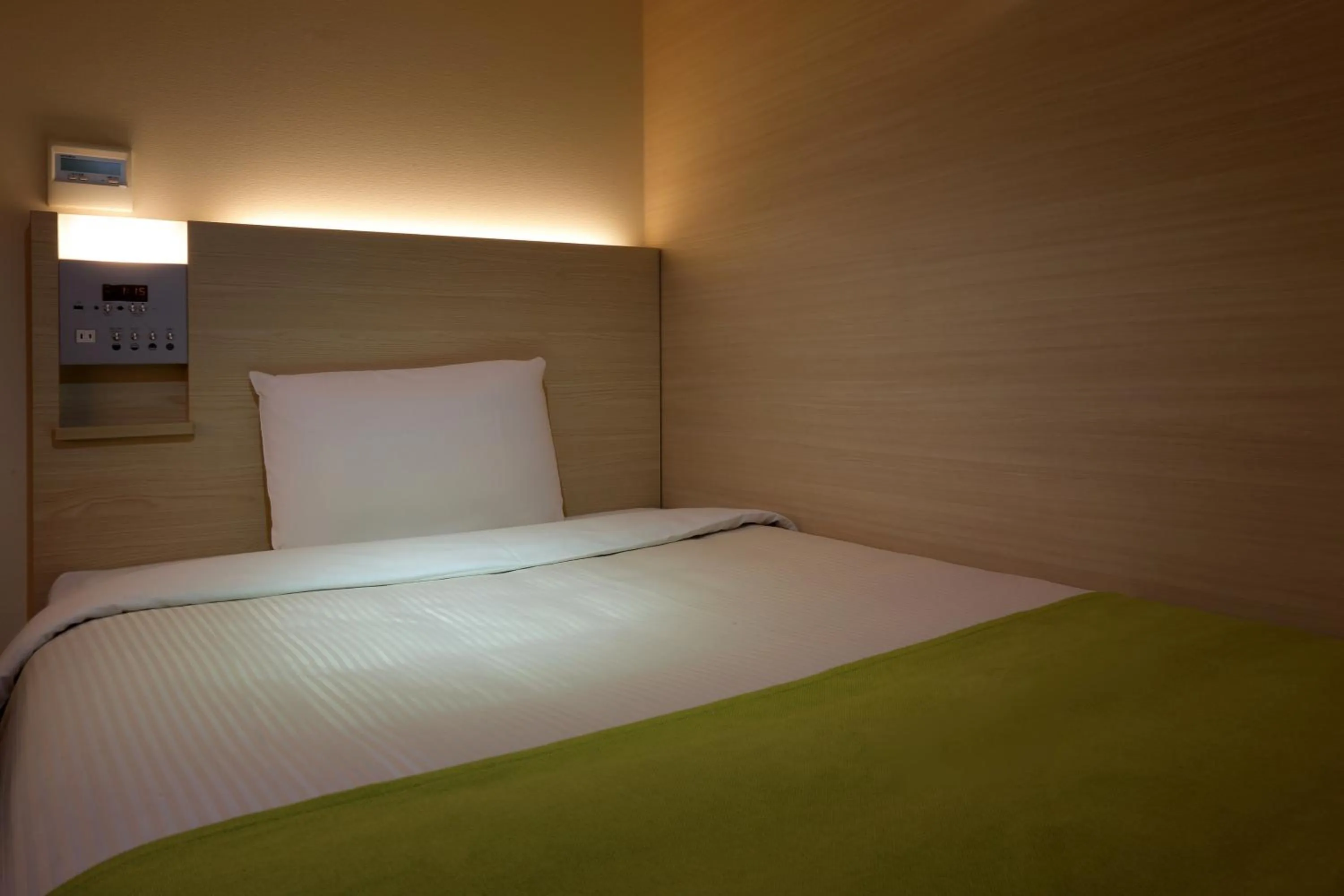 Photo of the whole room, Bed in Keio Presso Inn Gotanda