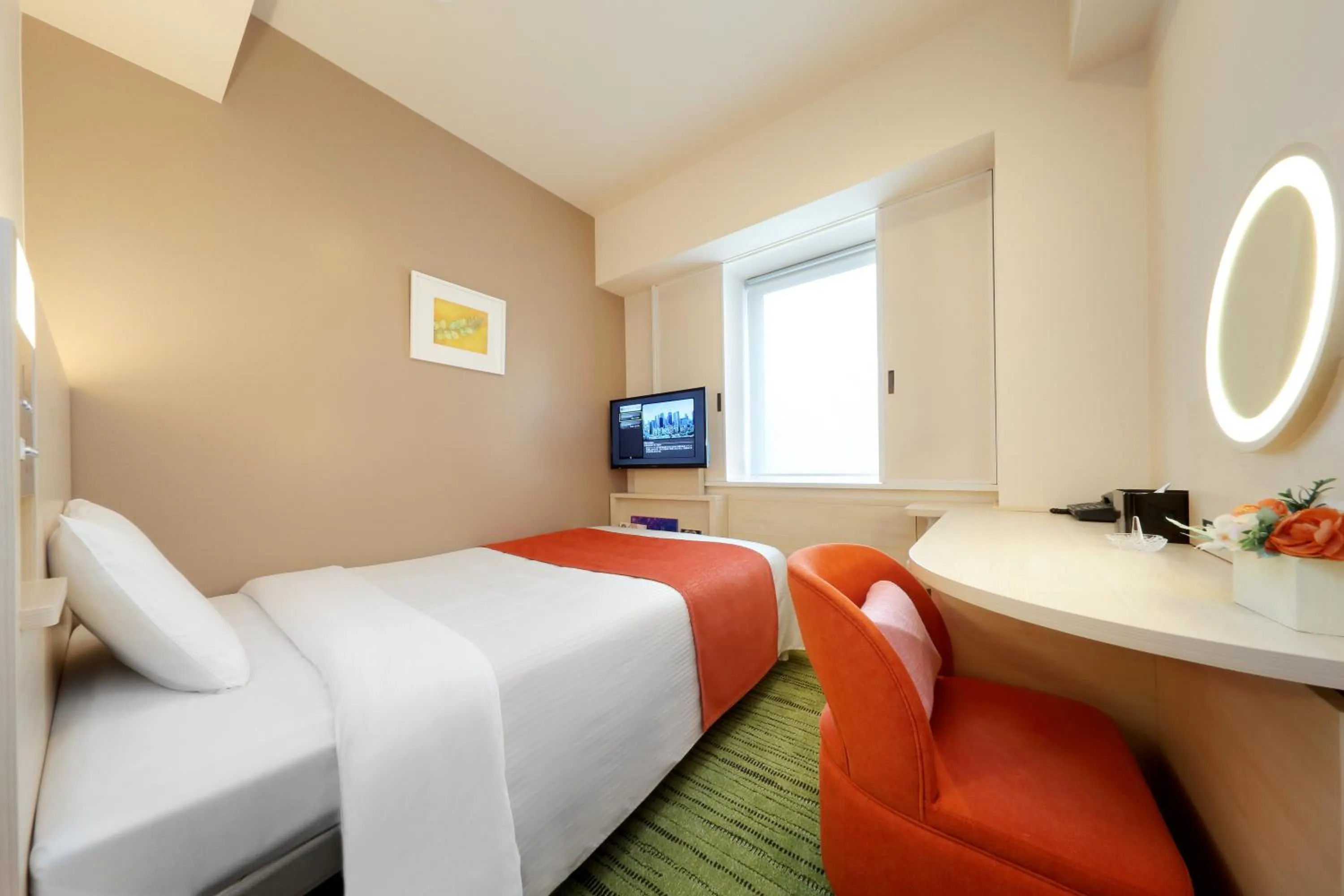 Photo of the whole room, Bed in Keio Presso Inn Gotanda