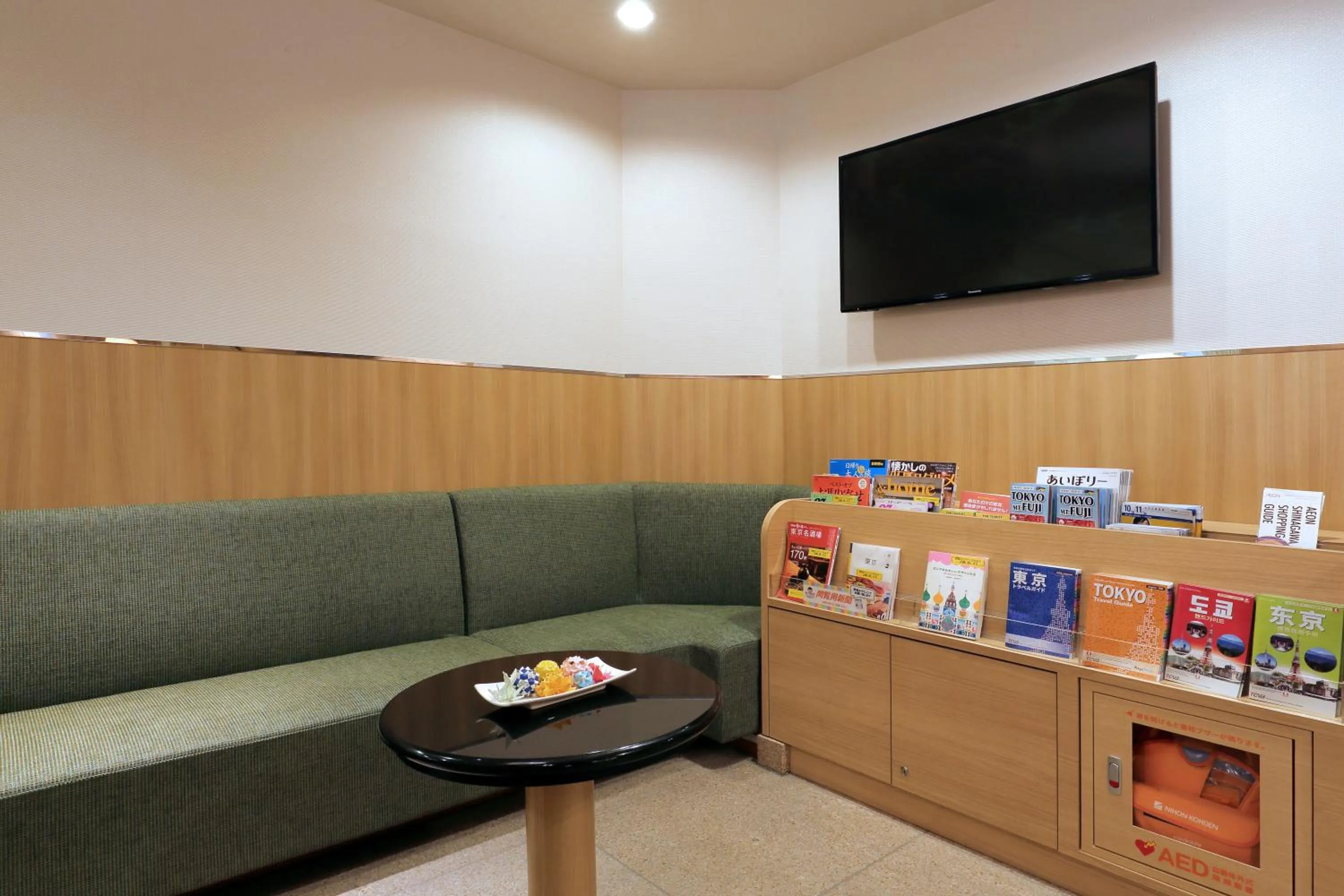 Communal lounge/ TV room in Keio Presso Inn Gotanda