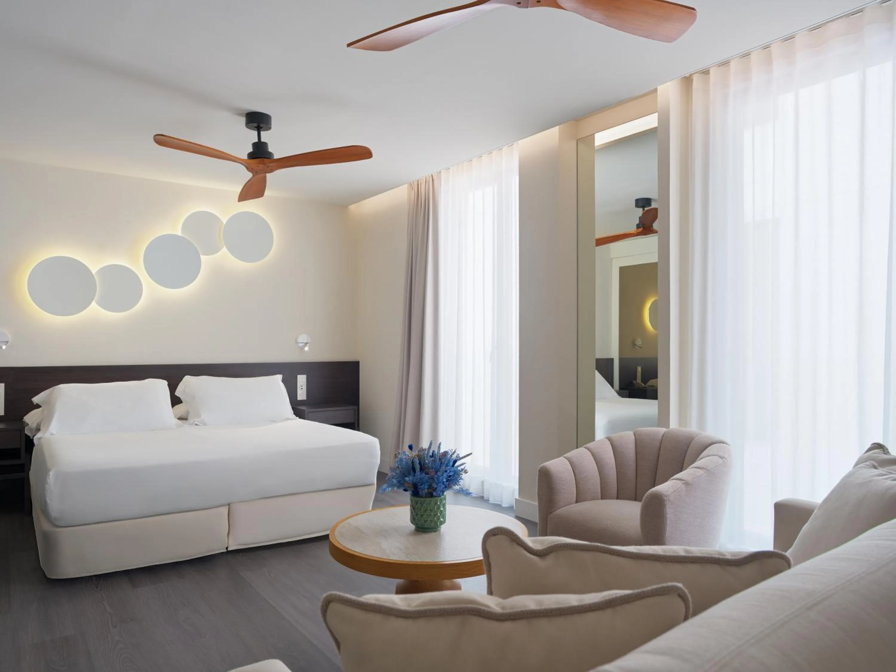 Bed in H10 Port Vell 4* Sup