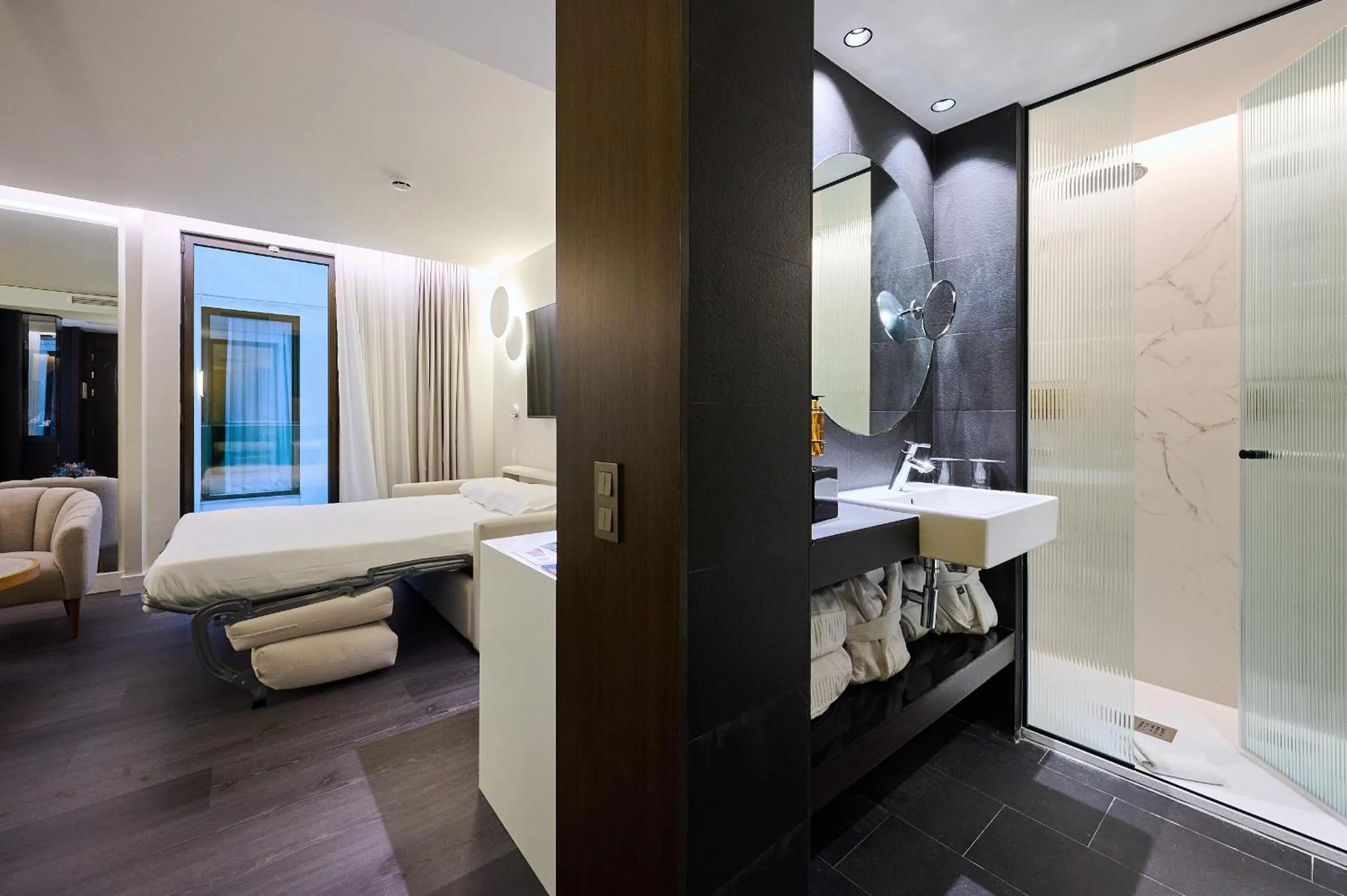 Bed in H10 Port Vell 4* Sup