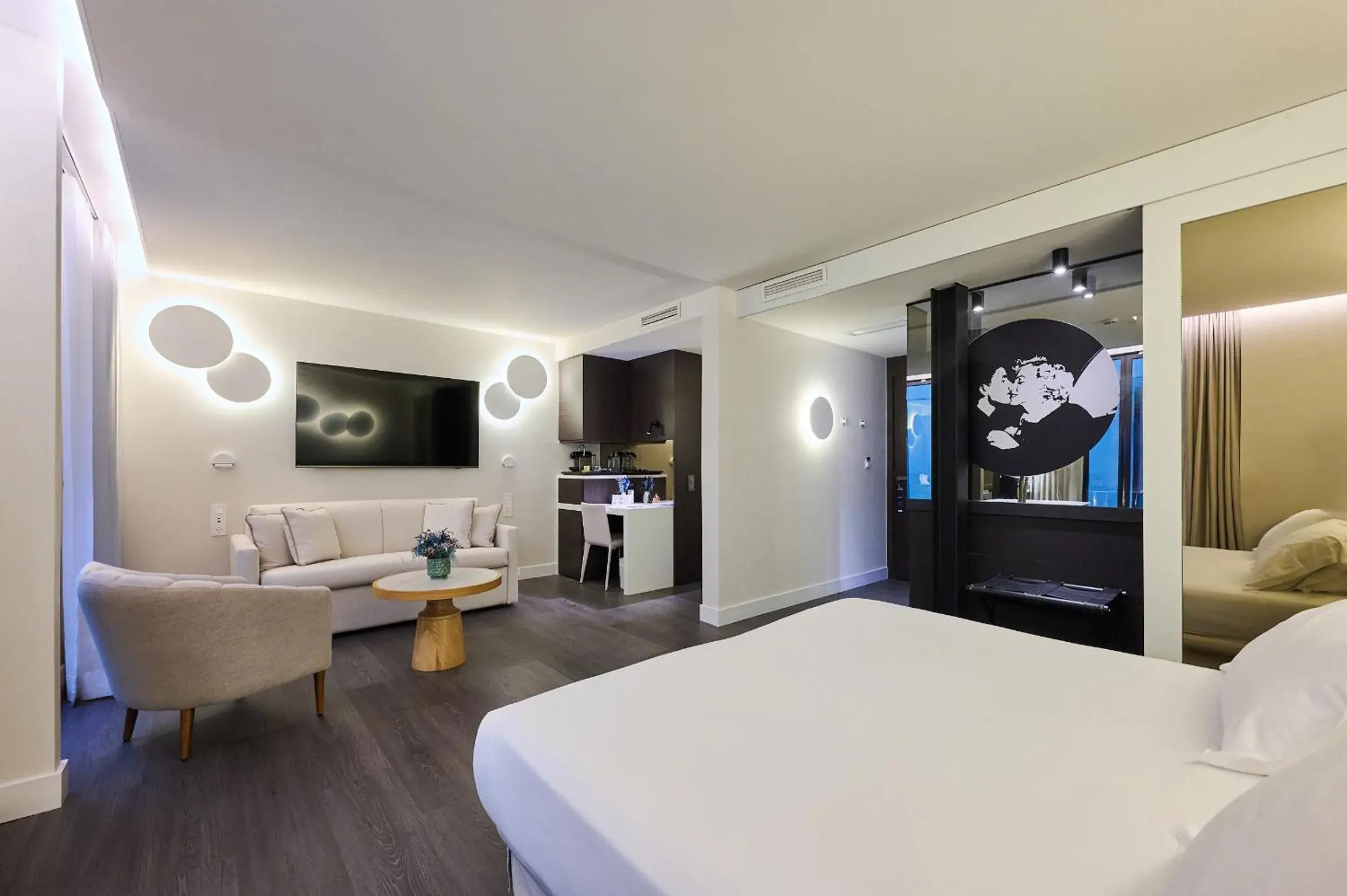 Superior Triple Room in H10 Port Vell 4* Sup Superior Triple Room in H10 Port Vell 4* Sup