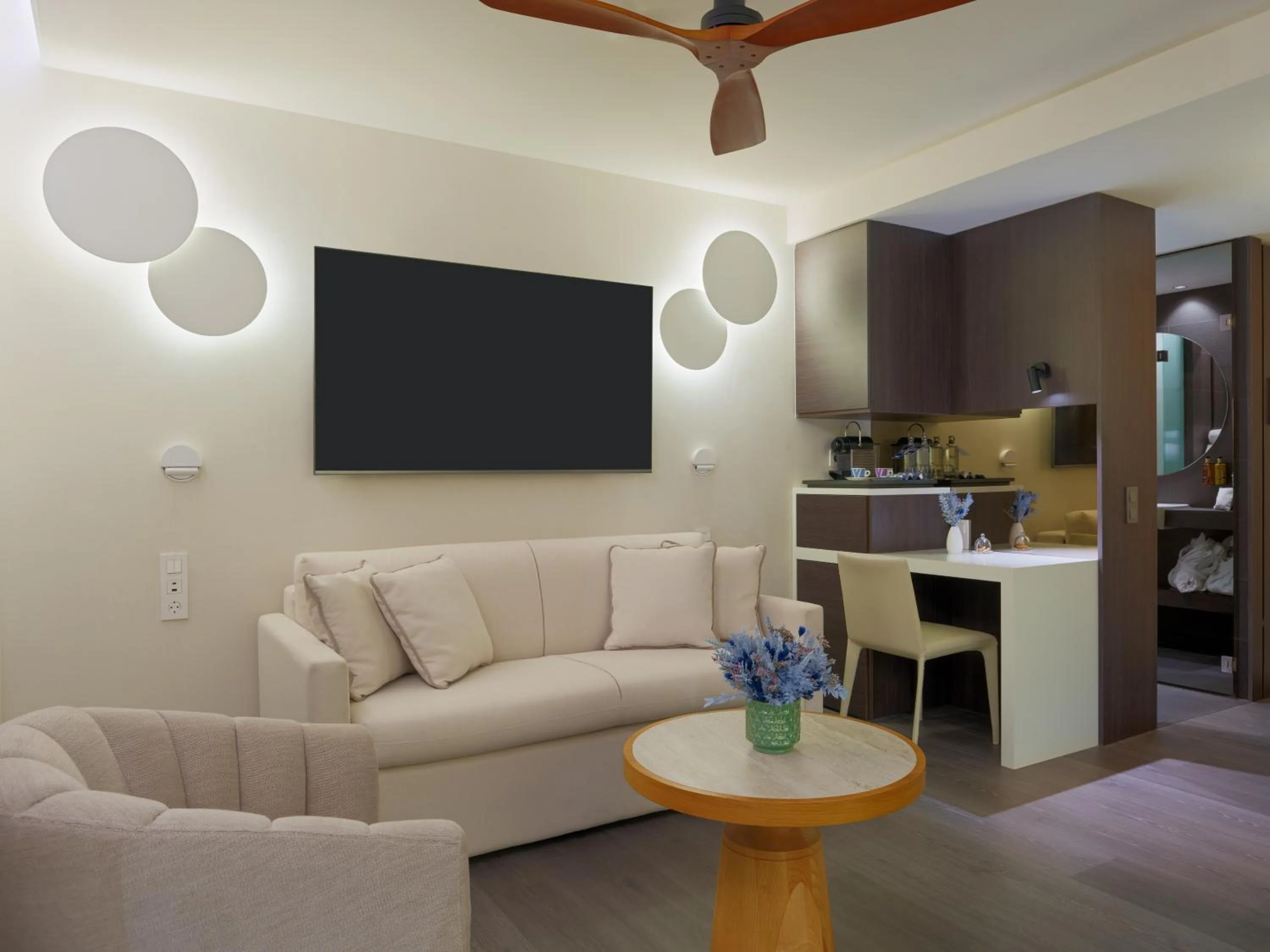 TV and multimedia in H10 Port Vell 4* Sup