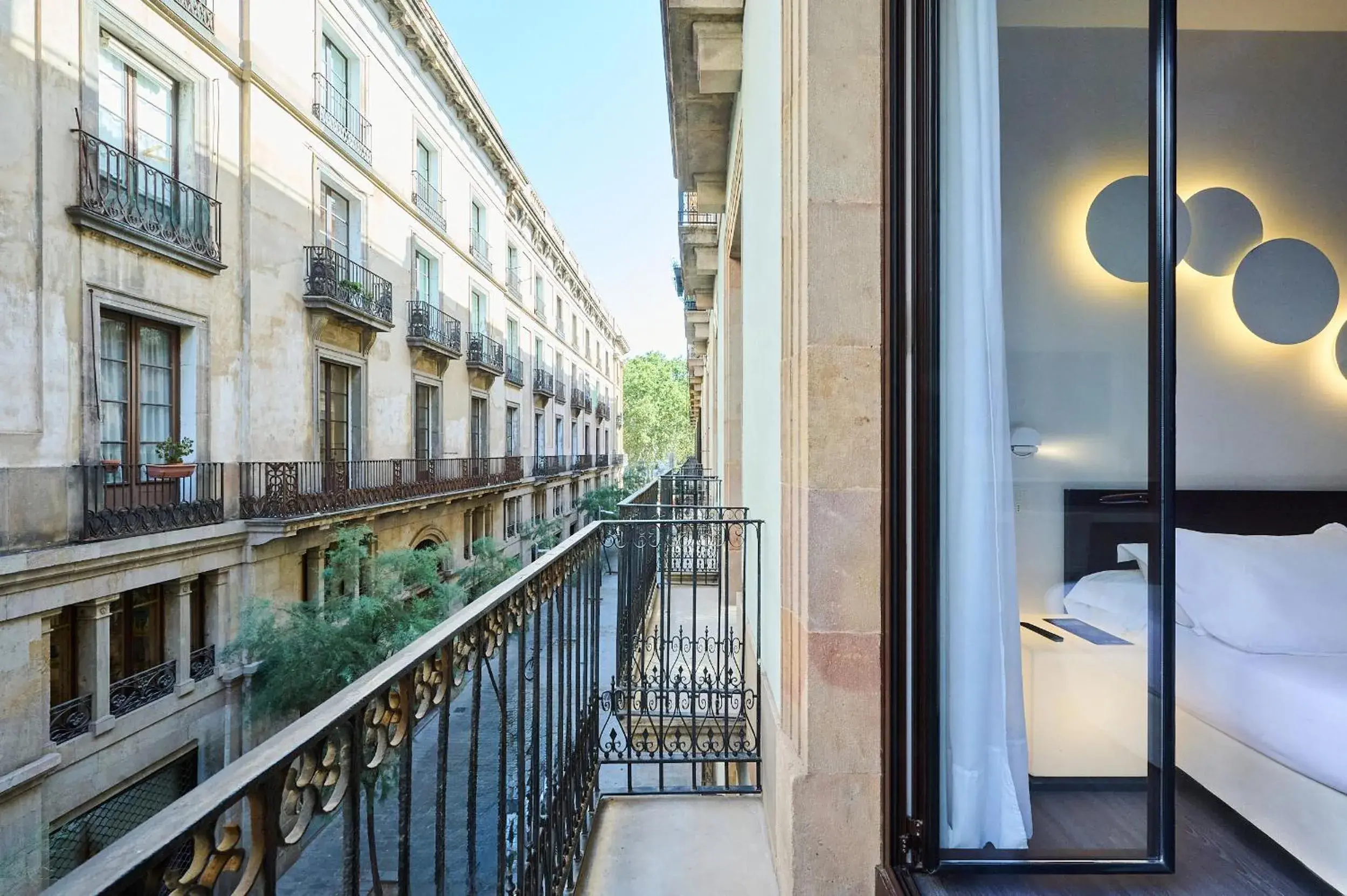 Classic Double or Twin Room with City View in H10 Port Vell 4* Sup Classic Double or Twin Room with City View in H10 Port Vell 4* Sup