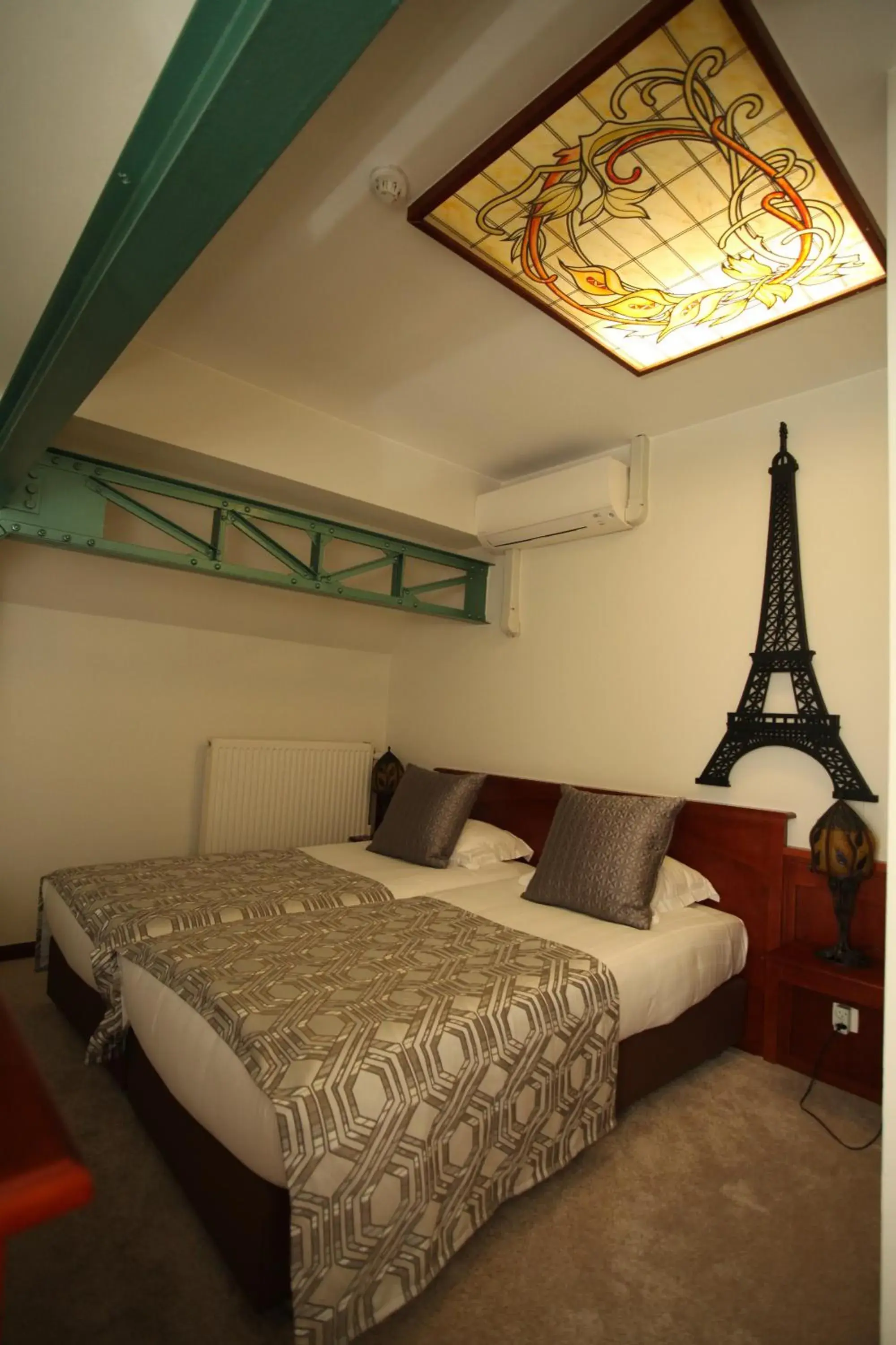 Twin Room - single occupancy in Hotel La Roseraie Twin Room - single occupancy in Hotel La Roseraie