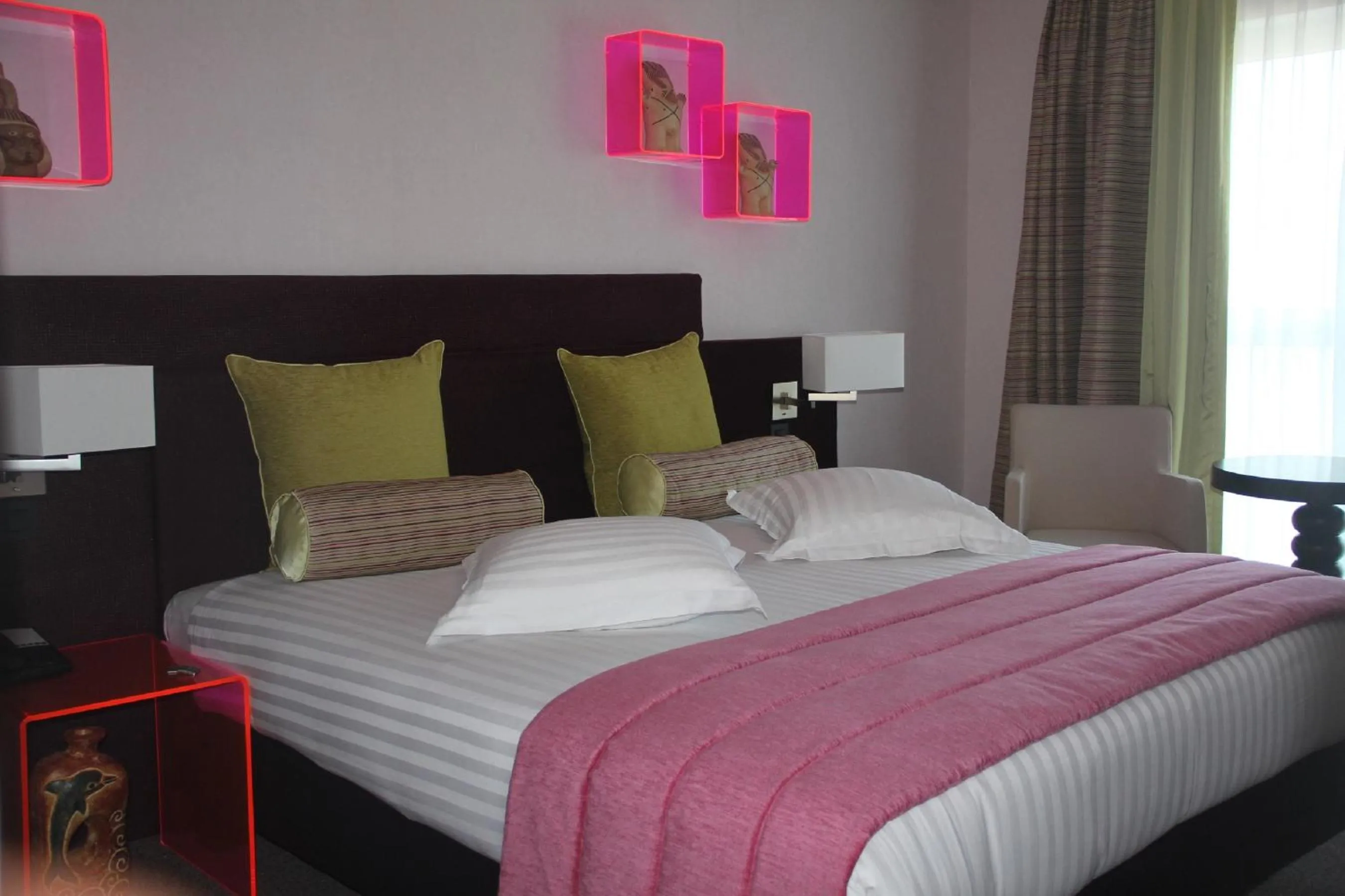 Bed in Hotel La Roseraie