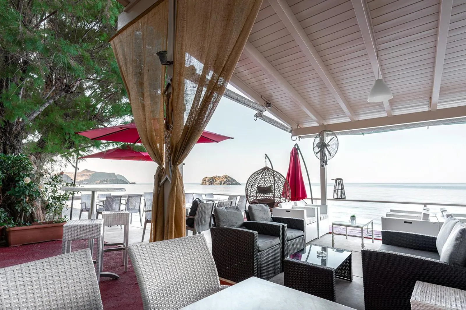 Restaurant/places to eat in Sappho Hotel