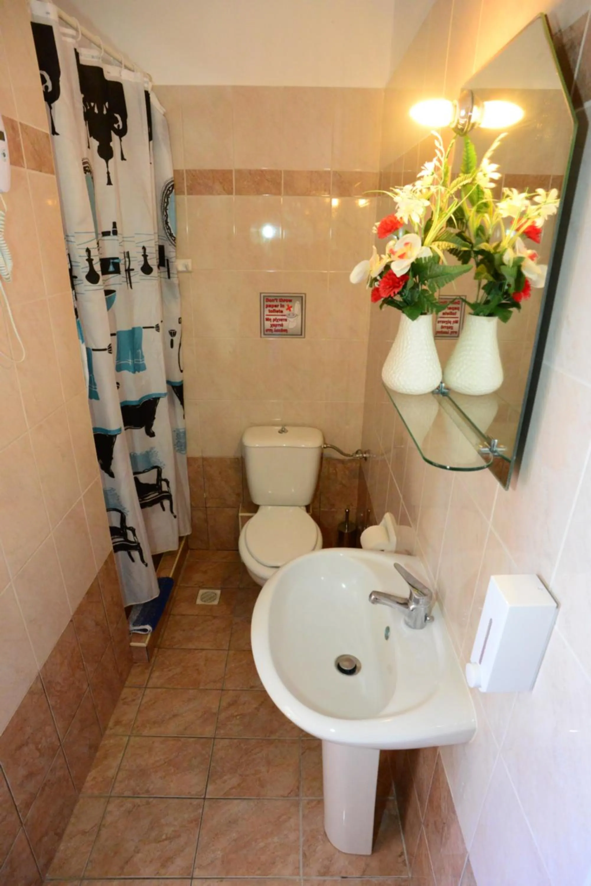 Bathroom in Sappho Hotel