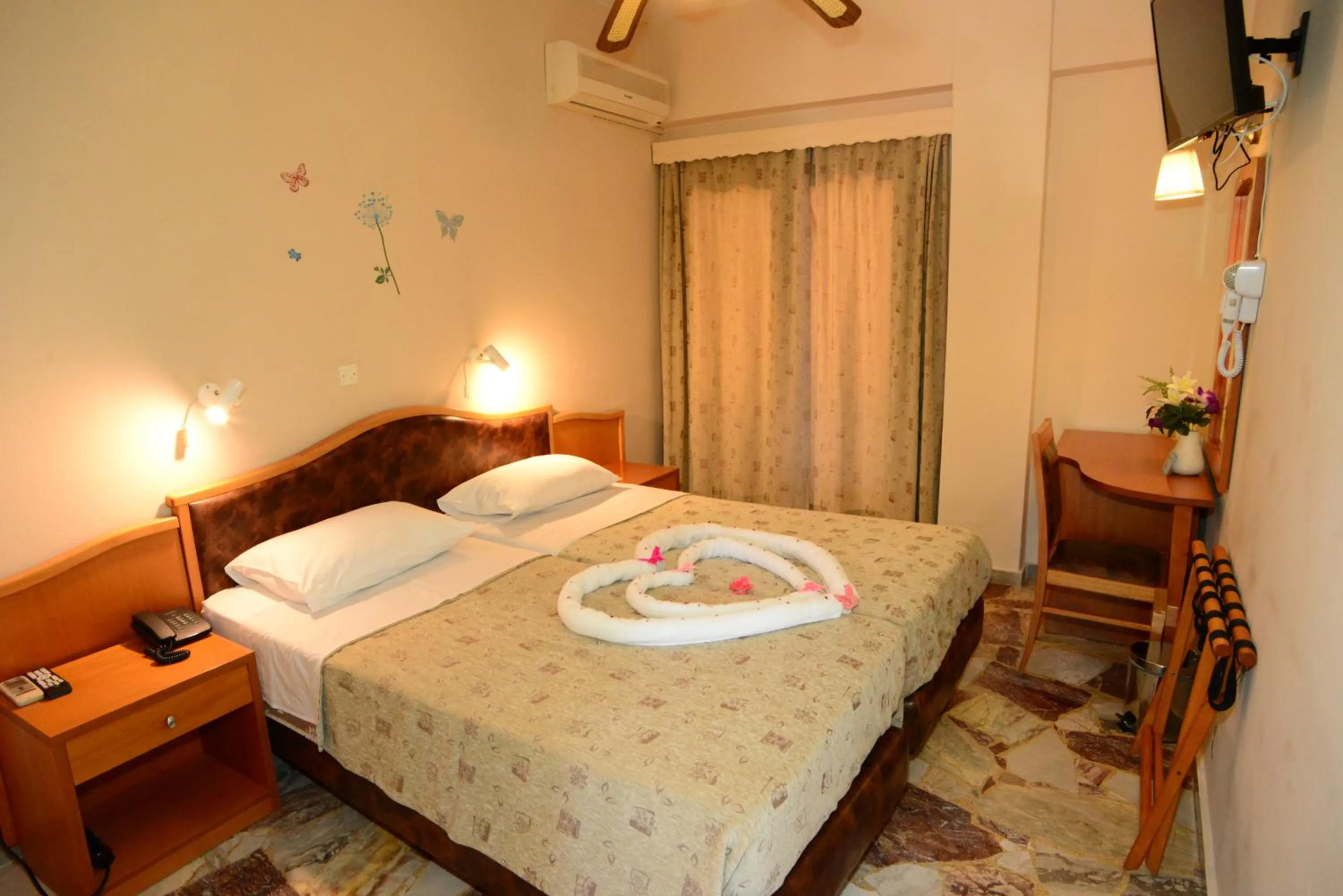 Photo of the whole room, Bed in Sappho Hotel