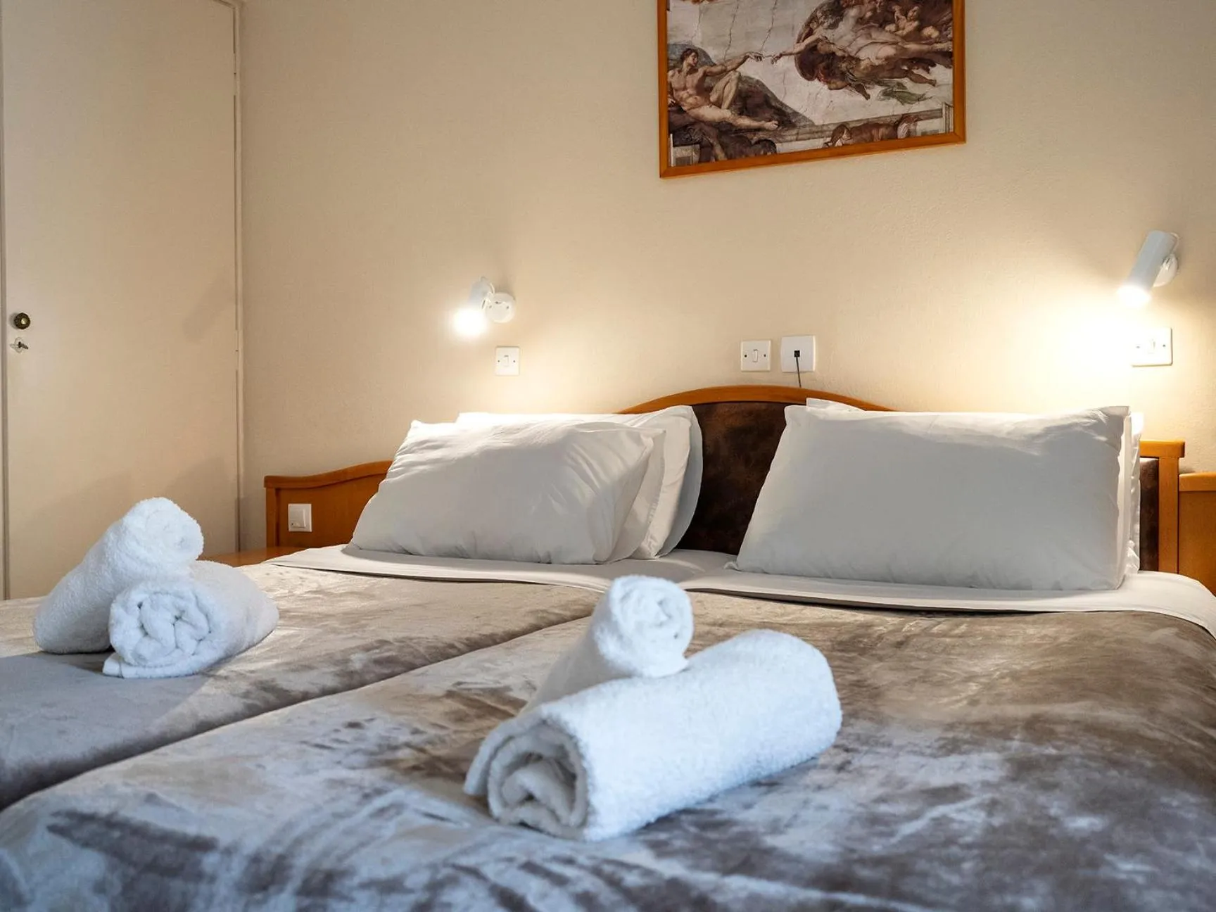 Photo of the whole room, Bed in Sappho Hotel