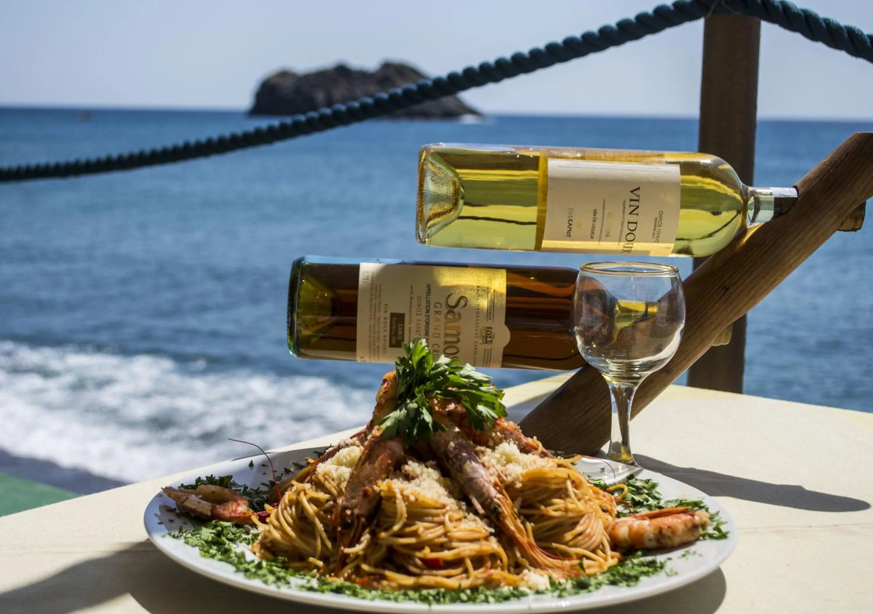 Restaurant/places to eat in Sappho Hotel