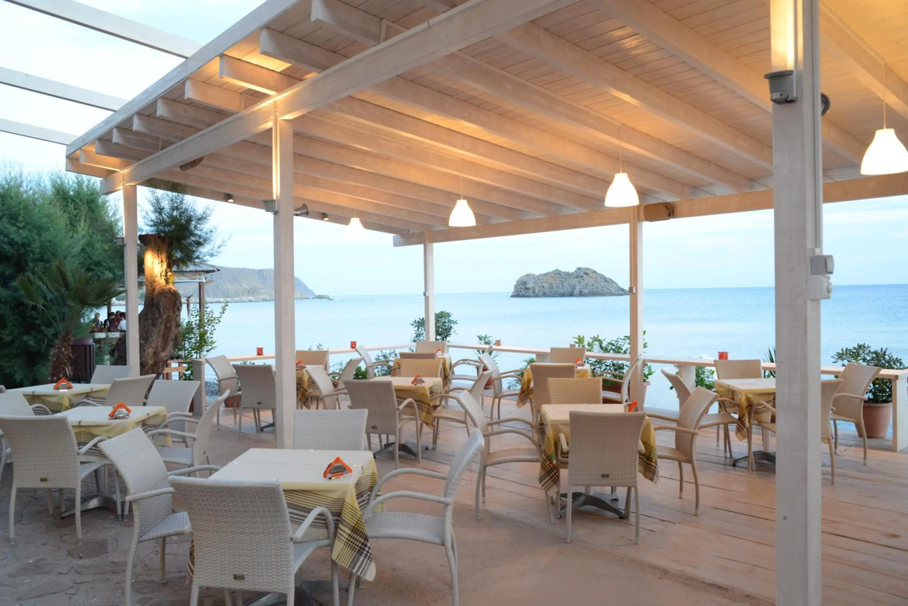 Restaurant/places to eat in Sappho Hotel