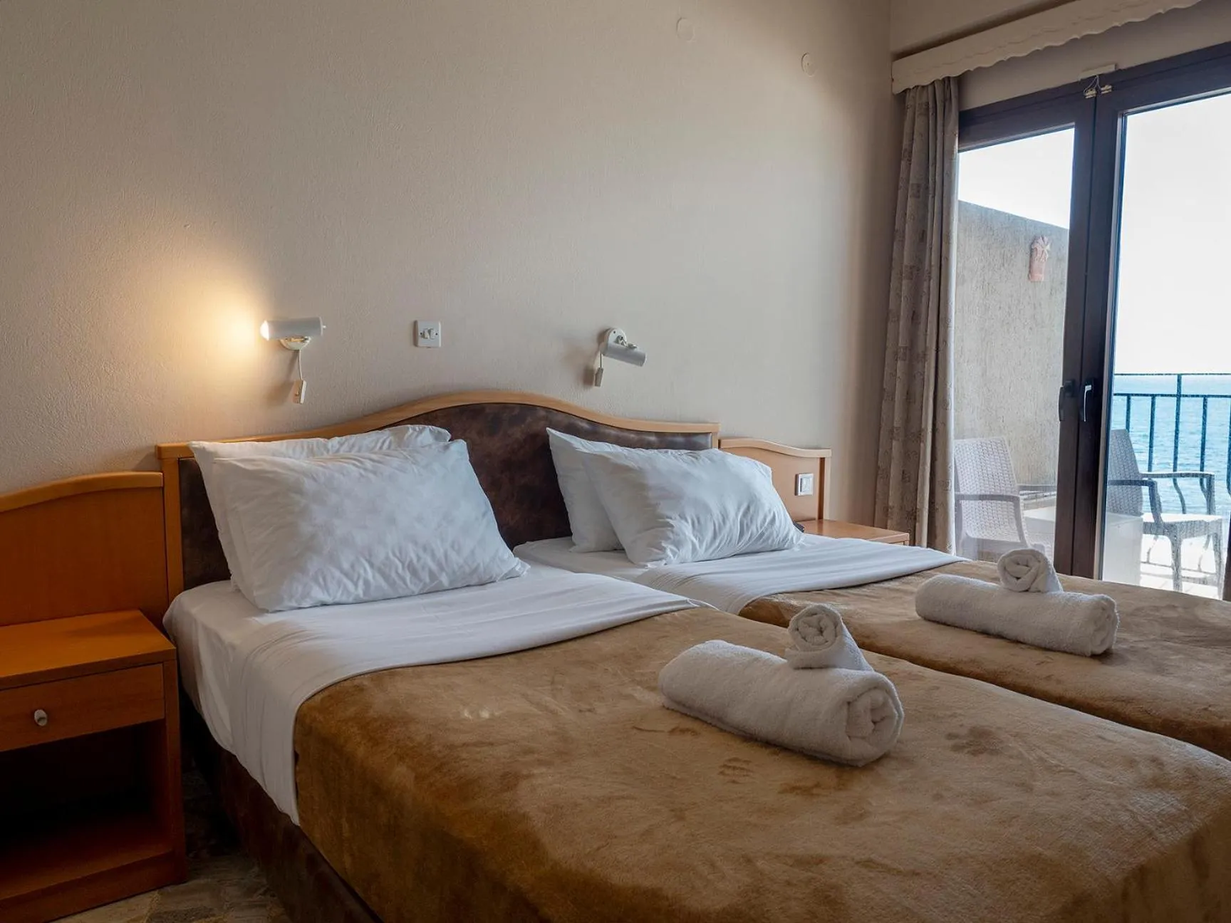 Photo of the whole room, Bed in Sappho Hotel