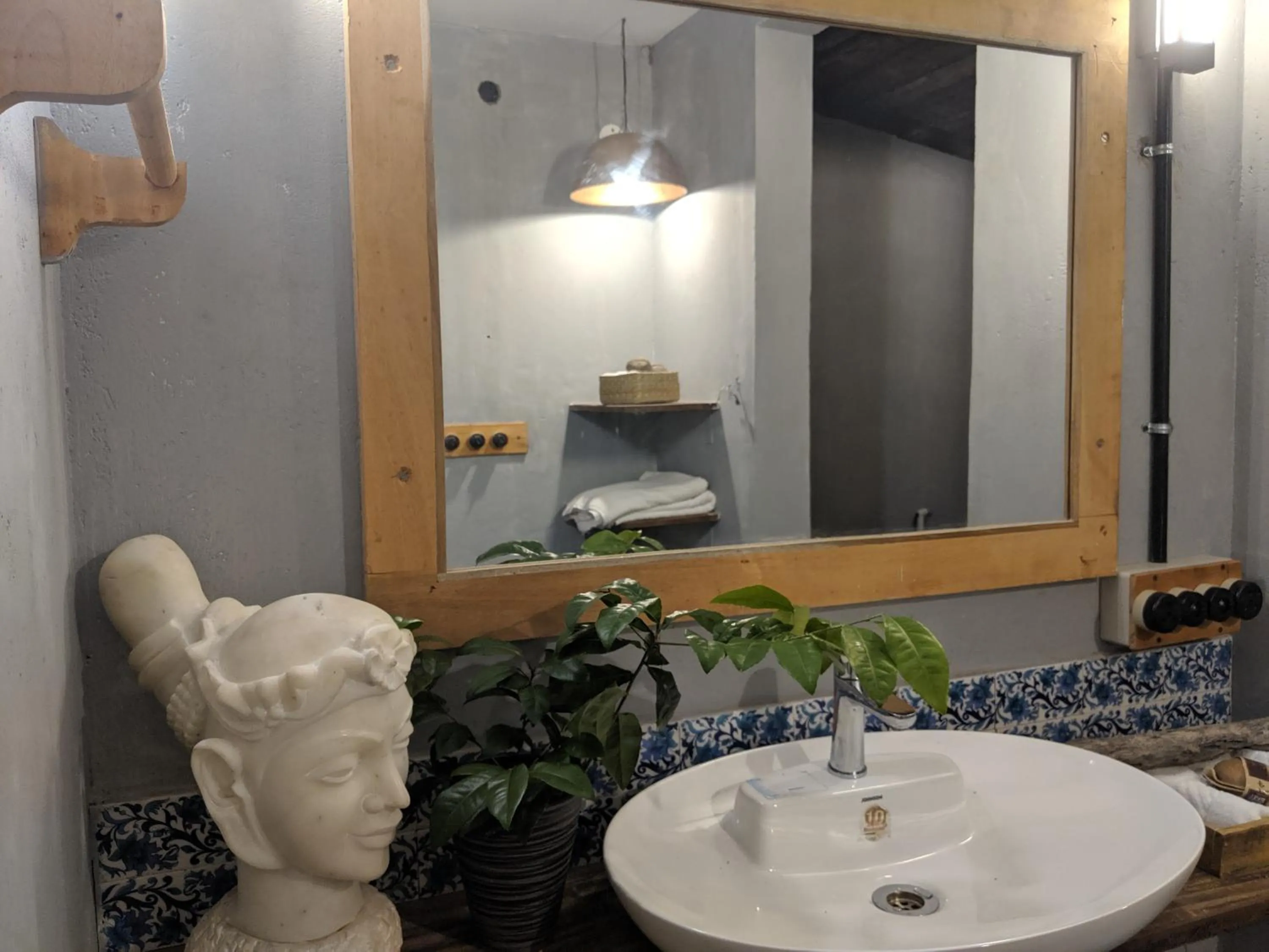 Bathroom in Sunsets and Palm Trees