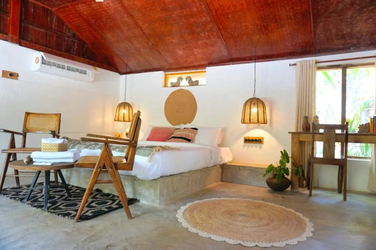 Photo of the whole room, Bed in Sunsets and Palm Trees