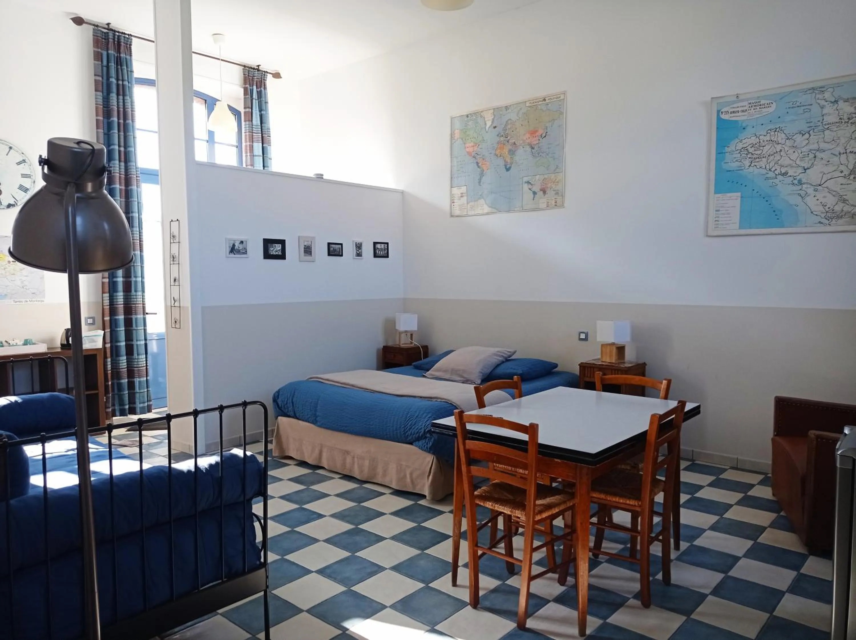 Bed in Le DOMAINE DES ECOLIERS B&B