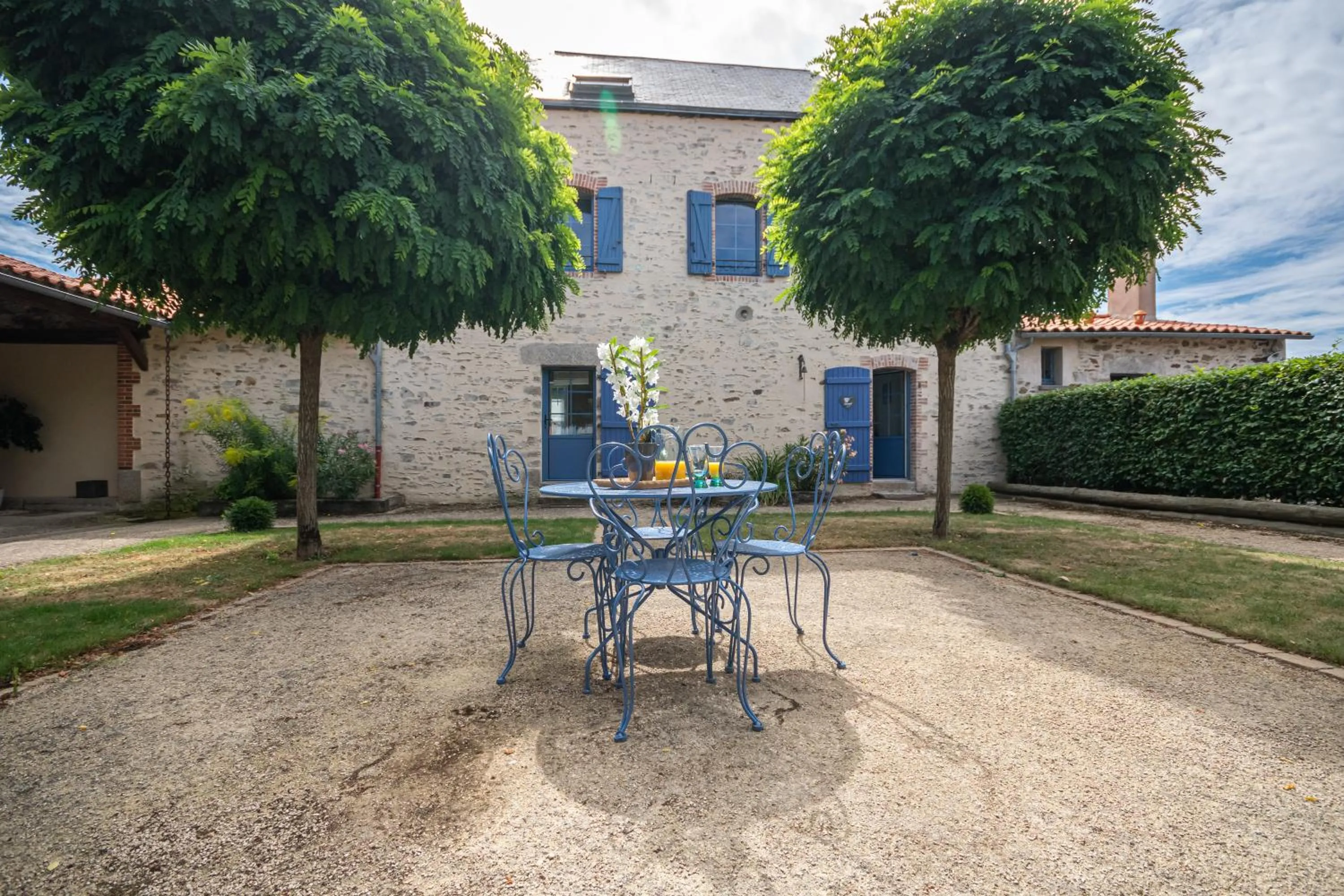 Property building in Le DOMAINE DES ECOLIERS B&B