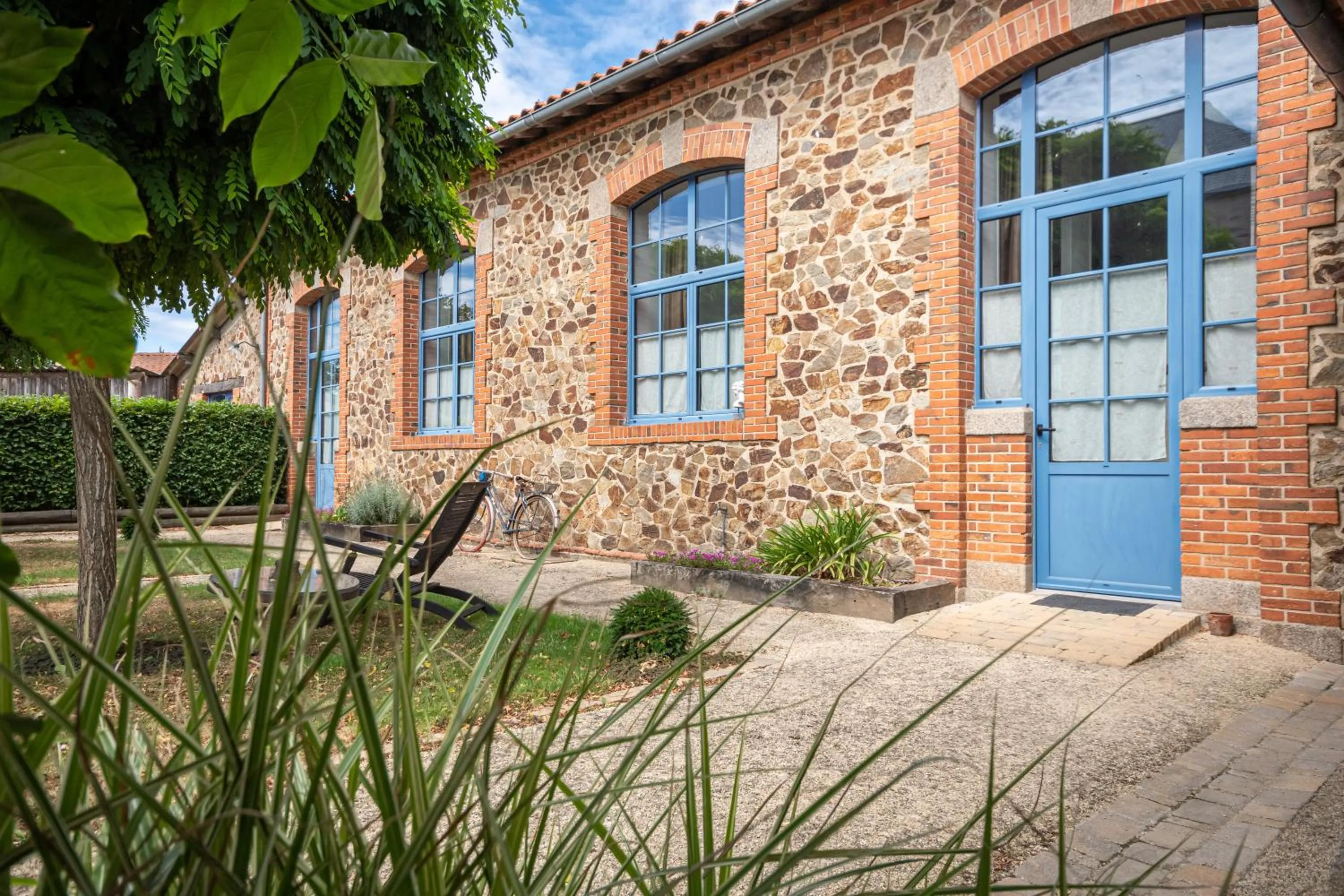 Property building in Le DOMAINE DES ECOLIERS B&B