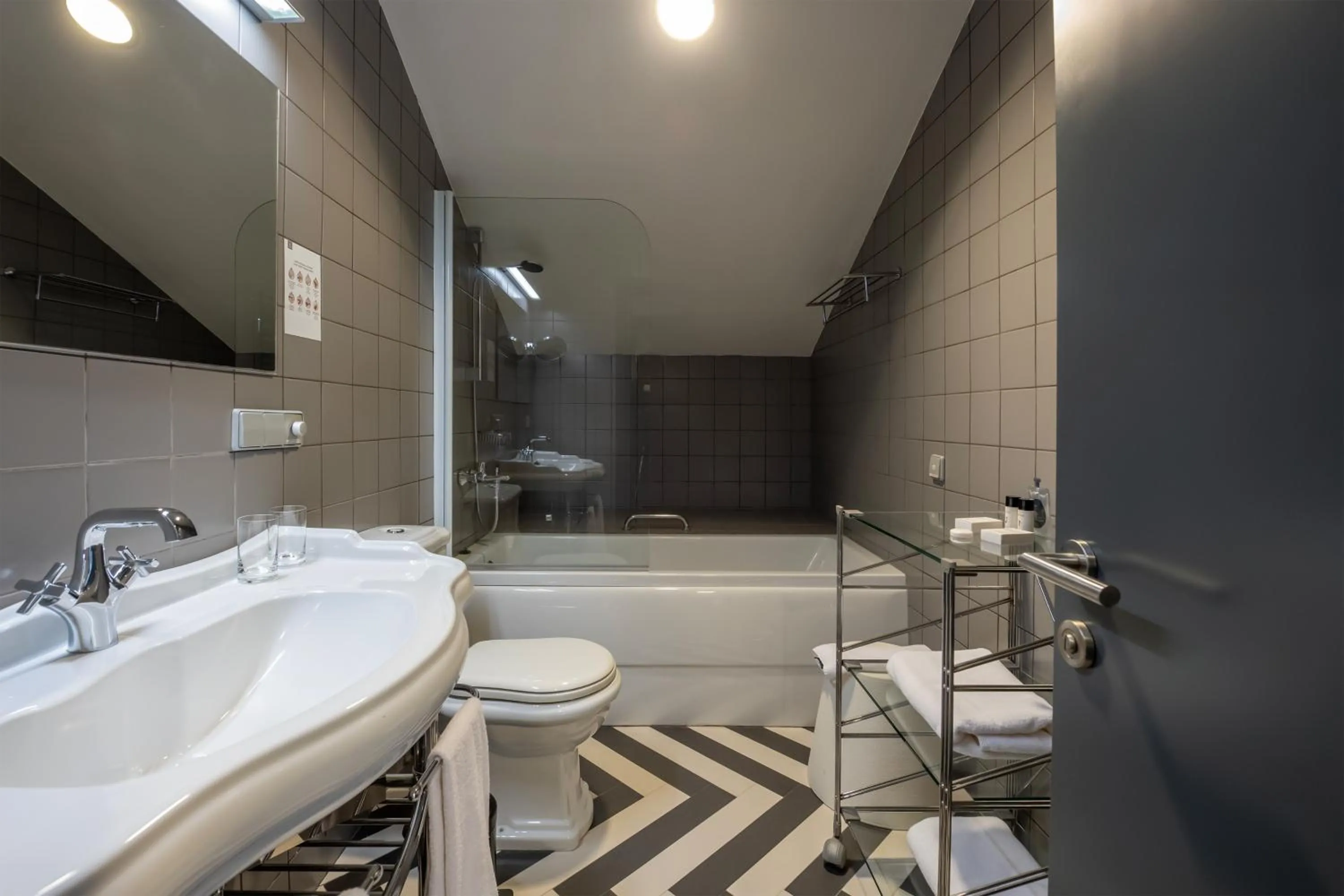 Shower in Kabadoni Boutique Hotel