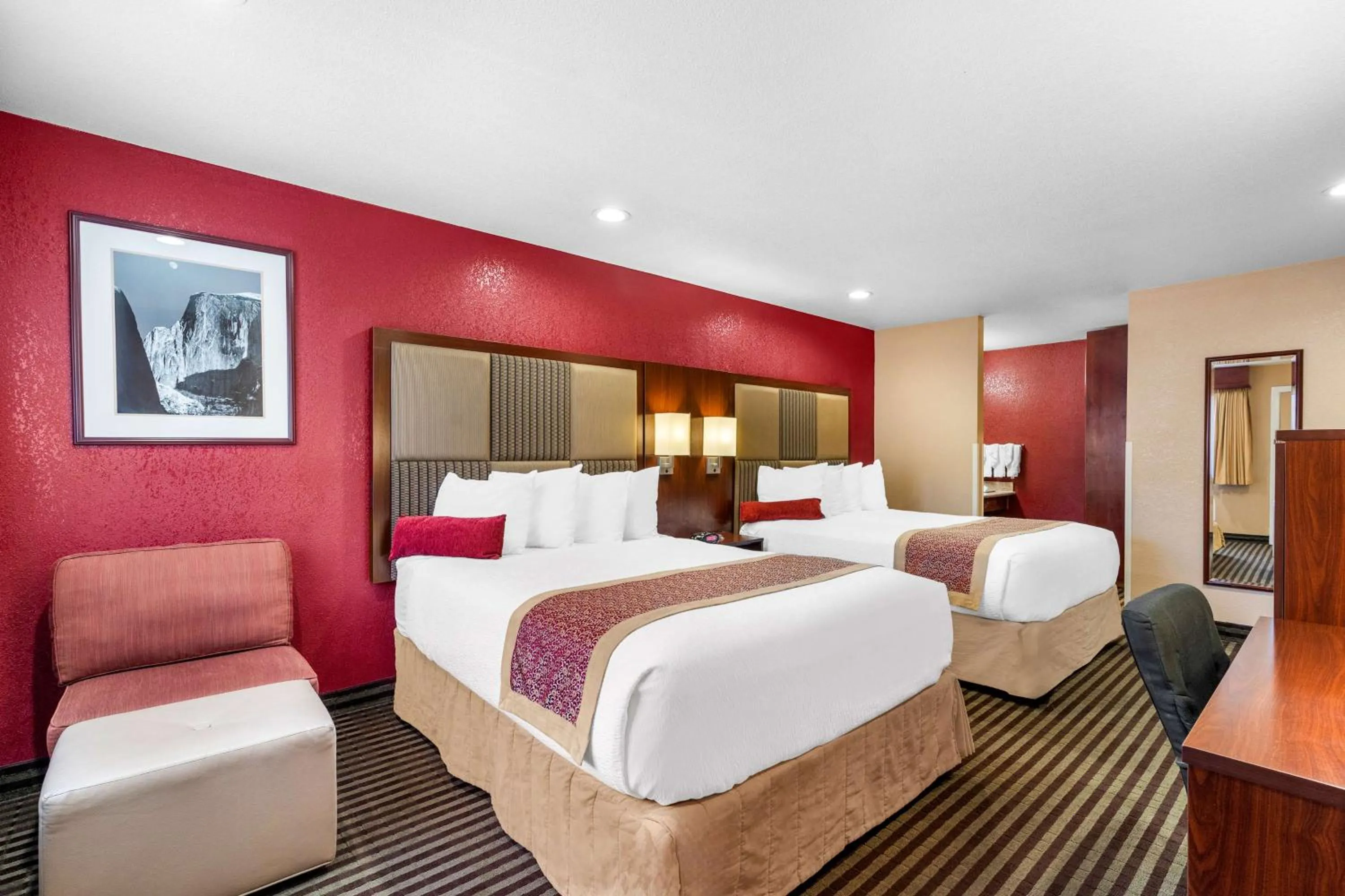 Bedroom, Bed in Best Western Plus Yosemite Way Station