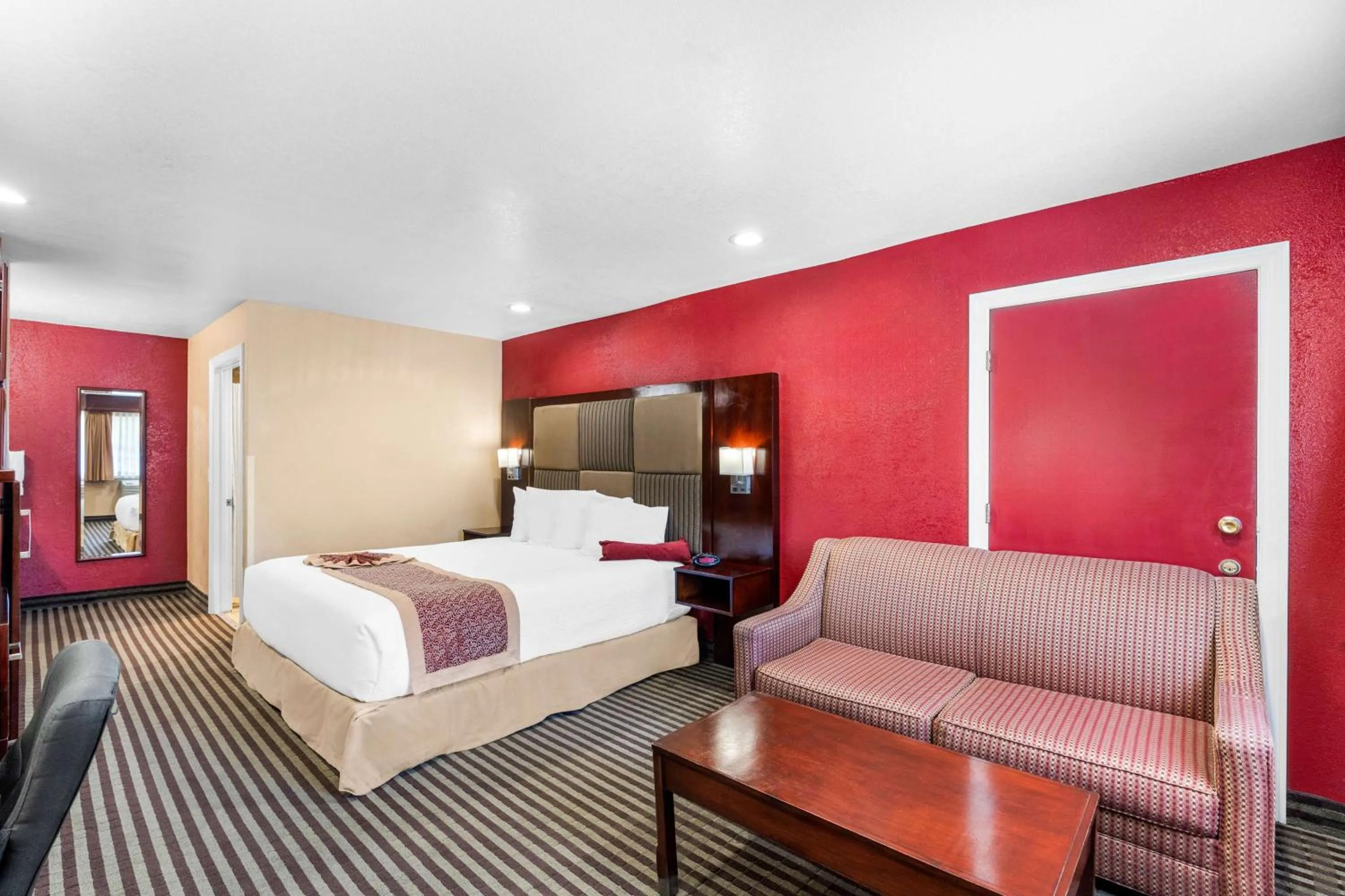 Bedroom, Bed in Best Western Plus Yosemite Way Station
